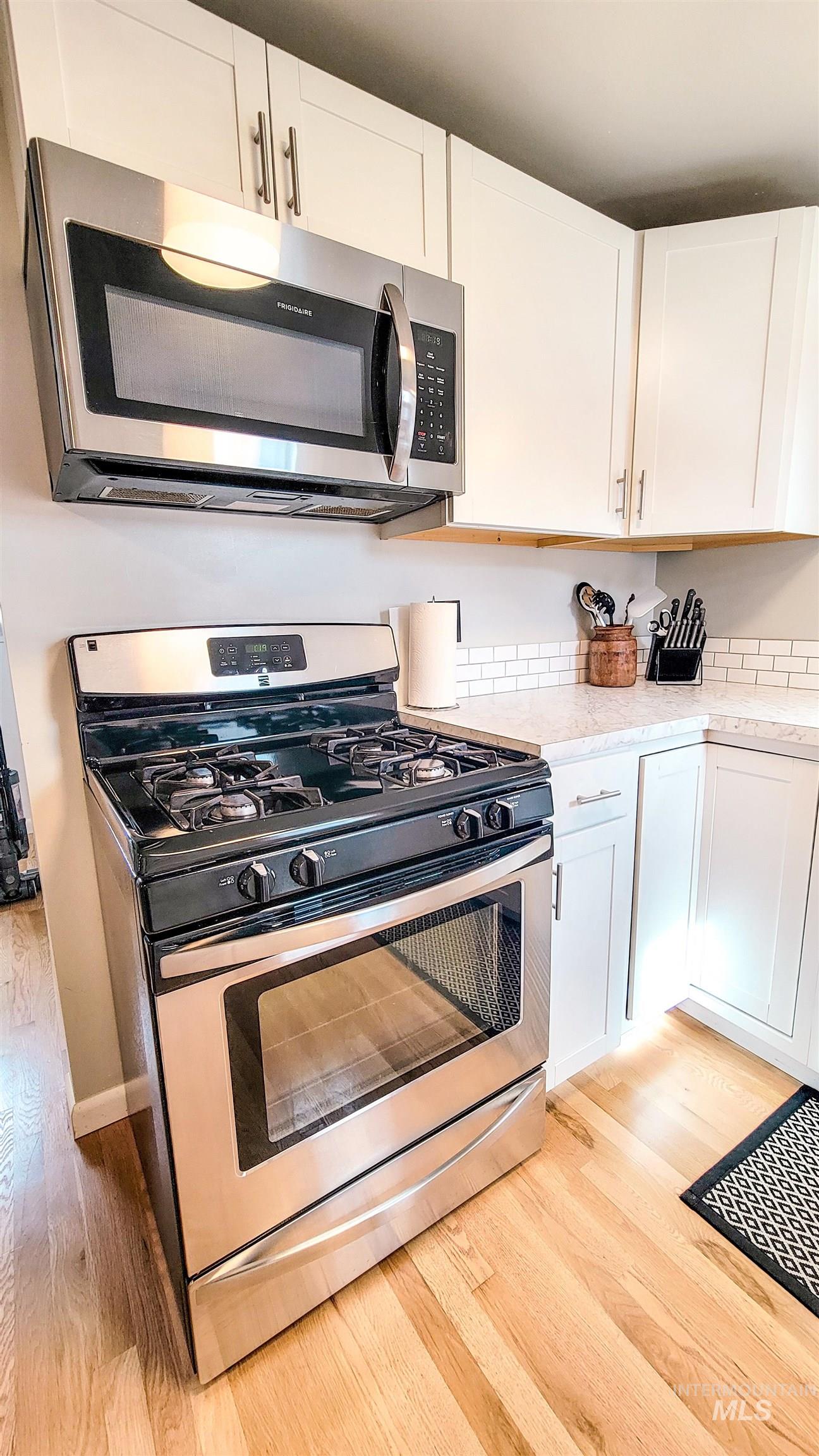814 N Baker St Property Photo 4