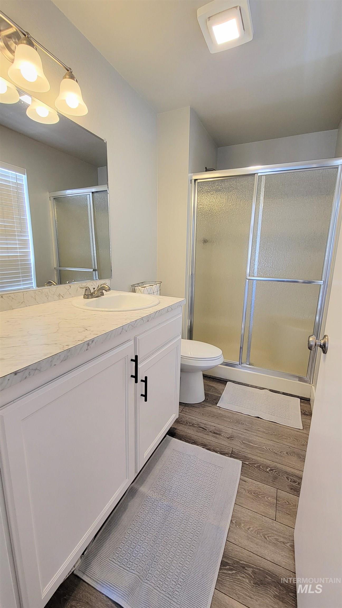 814 N Baker St Property Photo 23