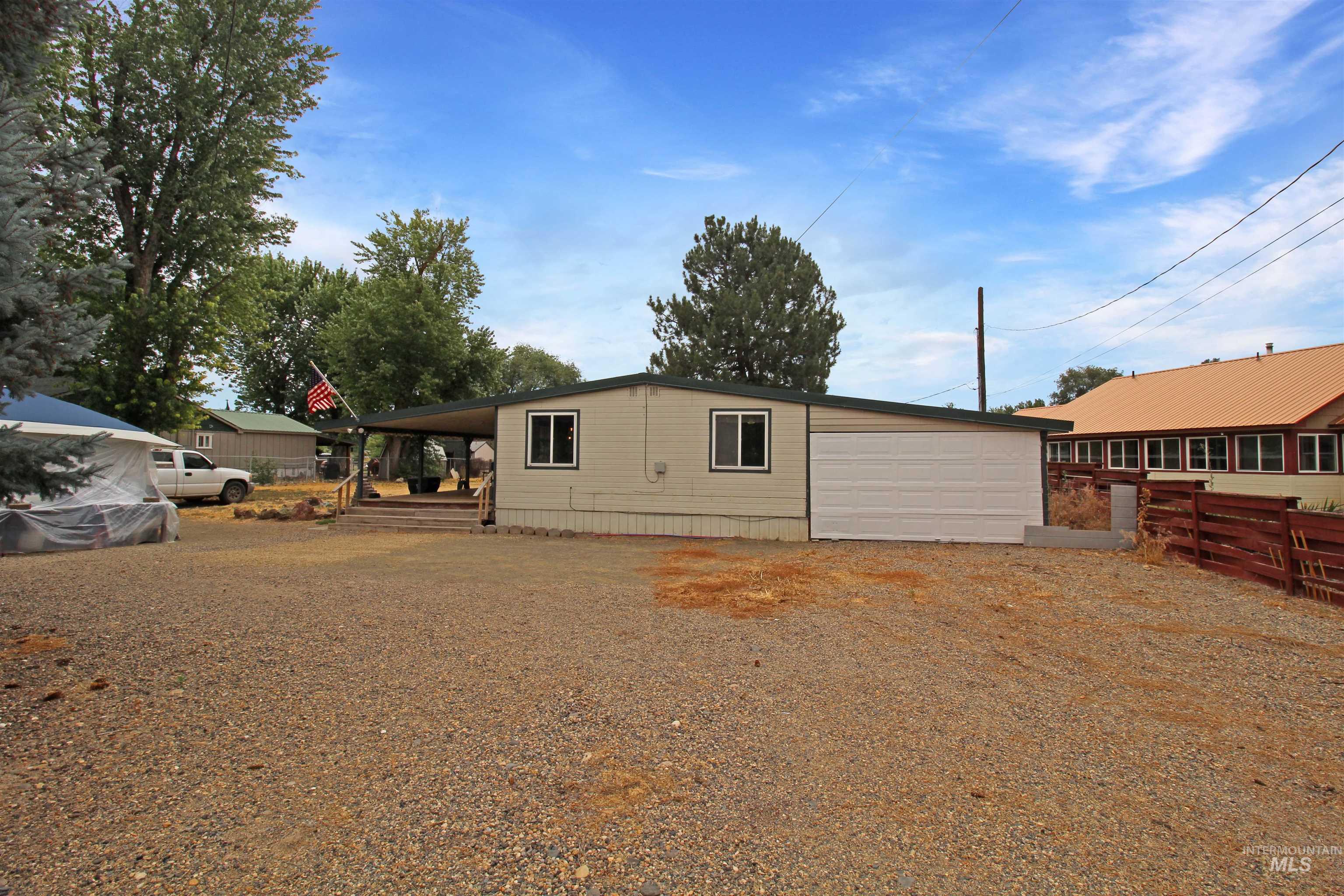 1265 Pioneer Property Photo 2