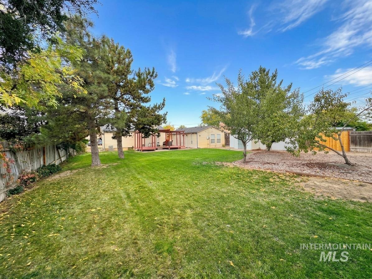 814 N Baker St Property Photo 31