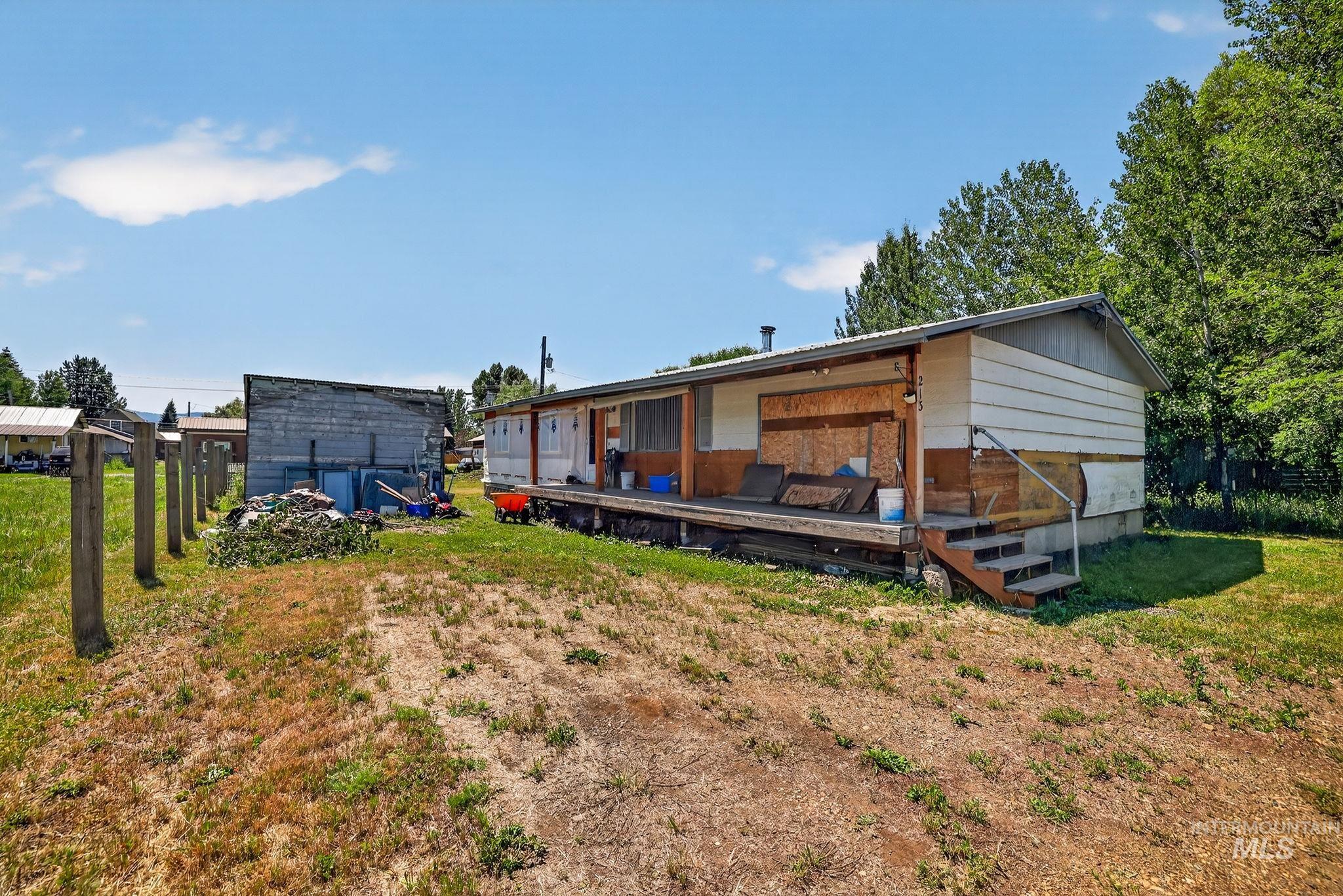 213 Katherine St Property Photo 2