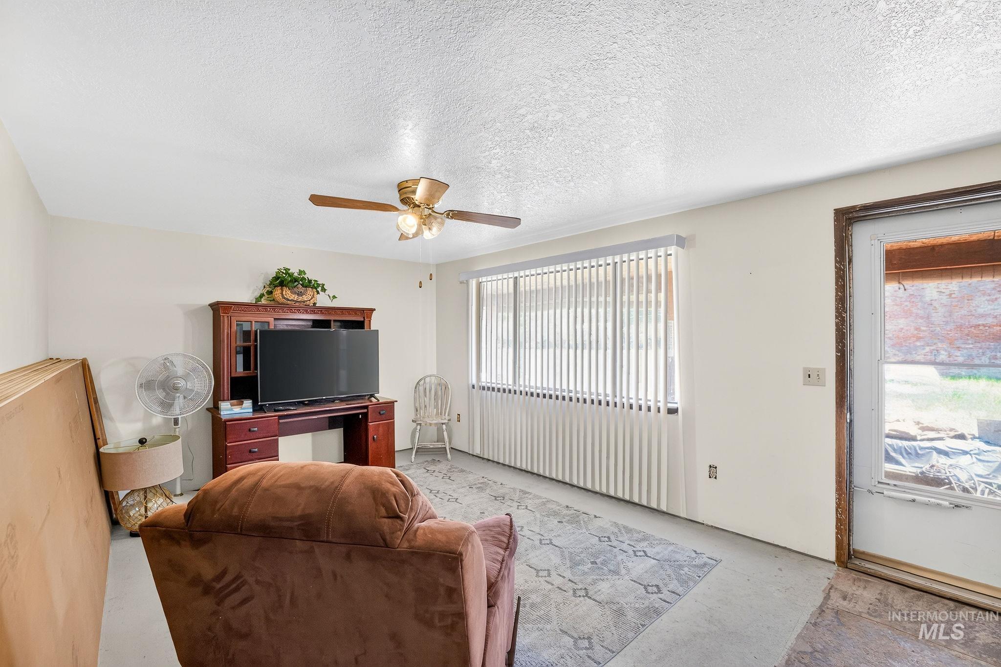 213 Katherine St Property Photo 5