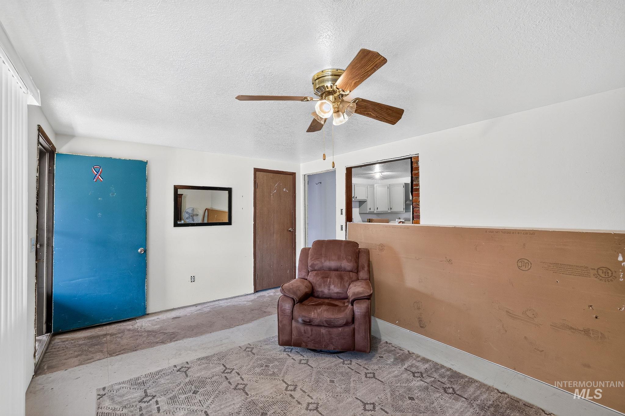 213 Katherine St Property Photo 7