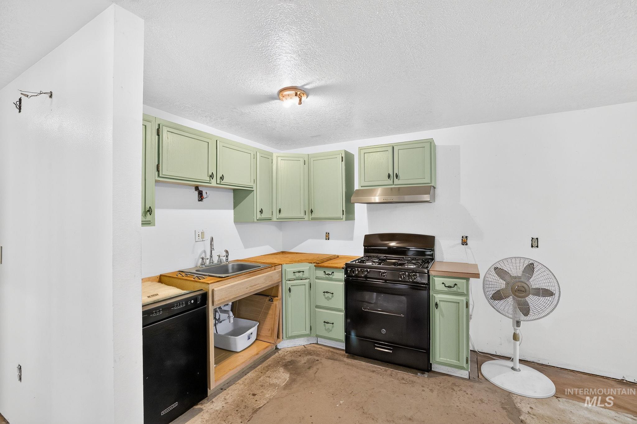 213 Katherine St Property Photo 10