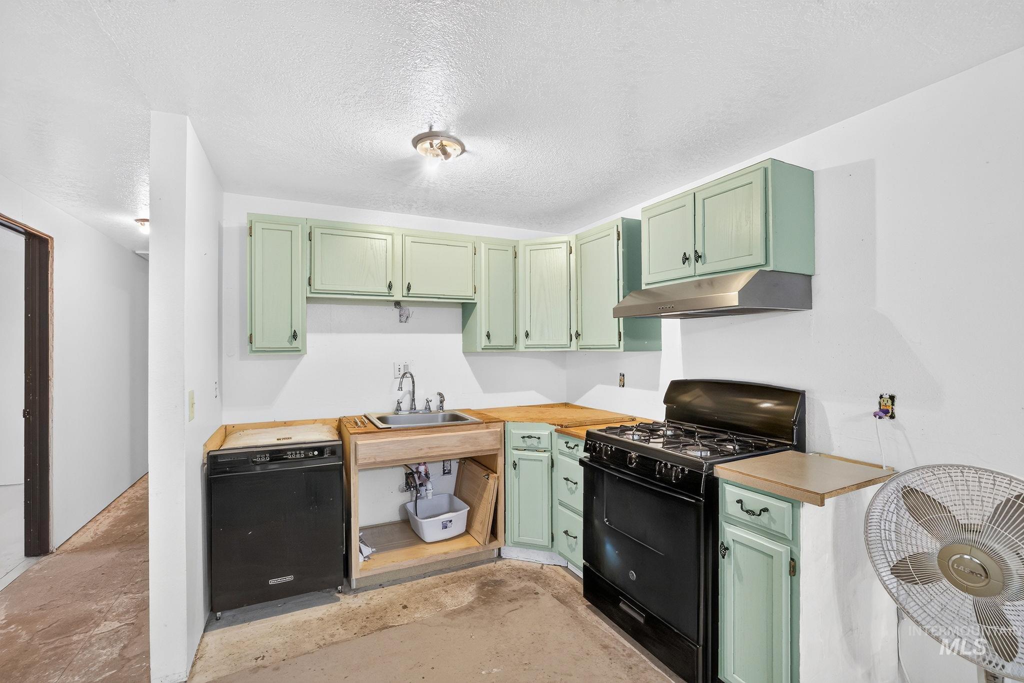 213 Katherine St Property Photo 11