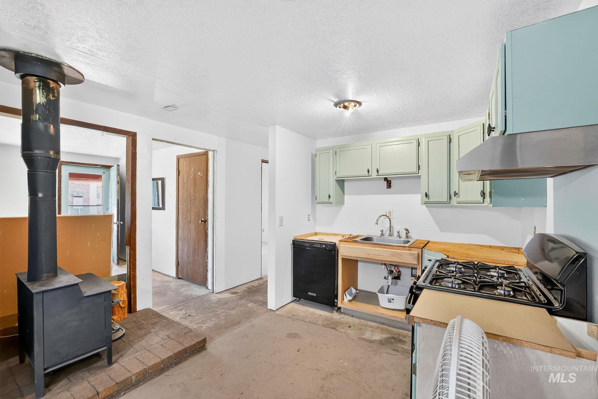 213 Katherine St Property Photo 12