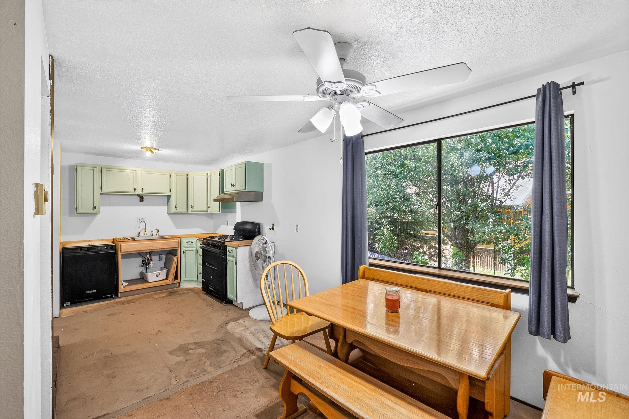 213 Katherine St Property Photo 15