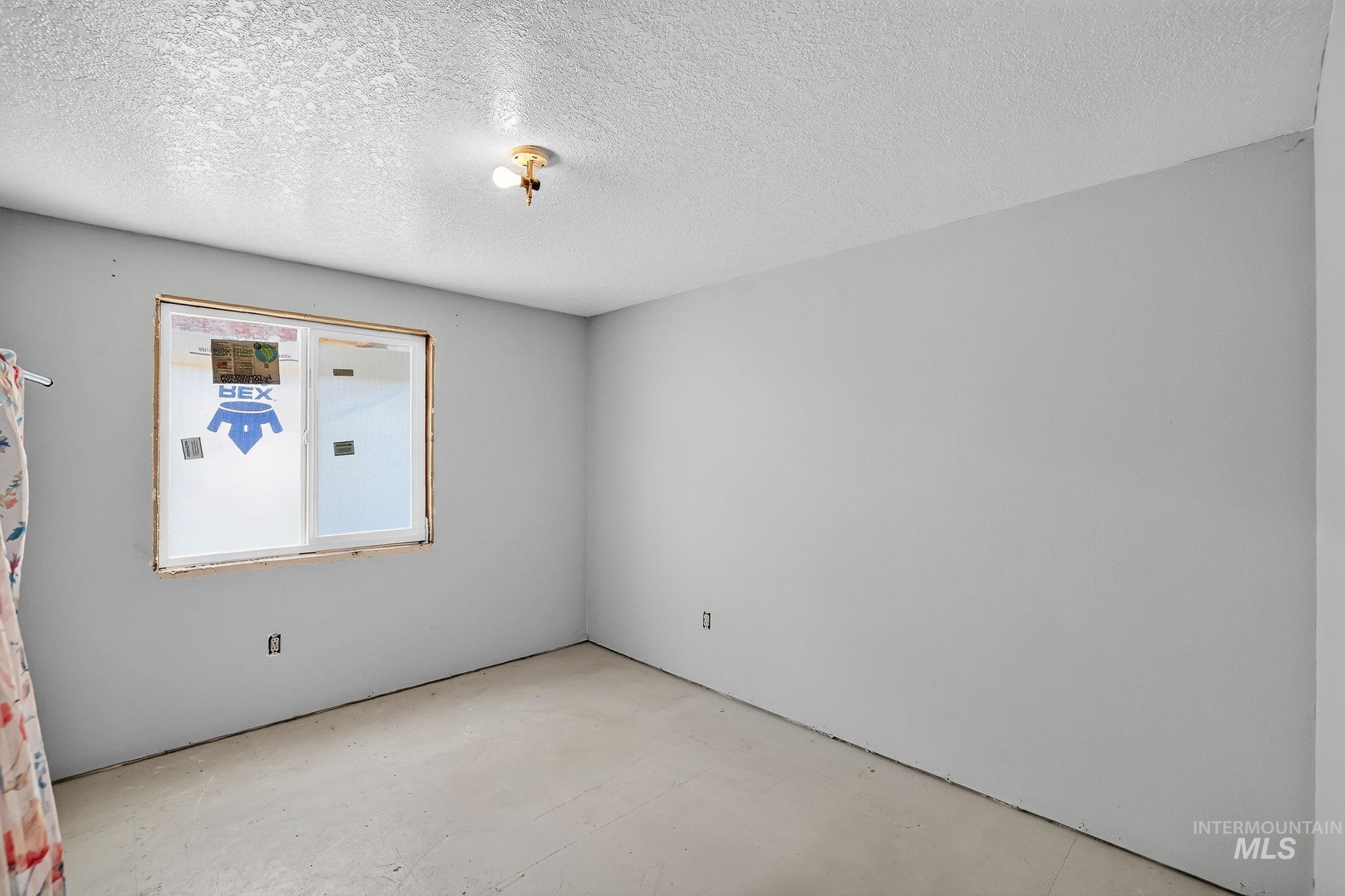 213 Katherine St Property Photo 18