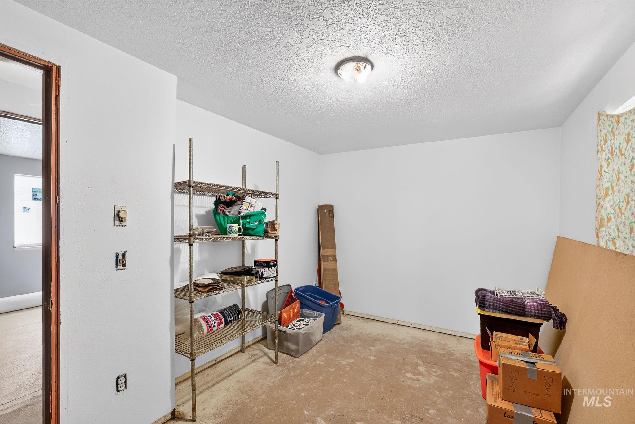 213 Katherine St Property Photo 25