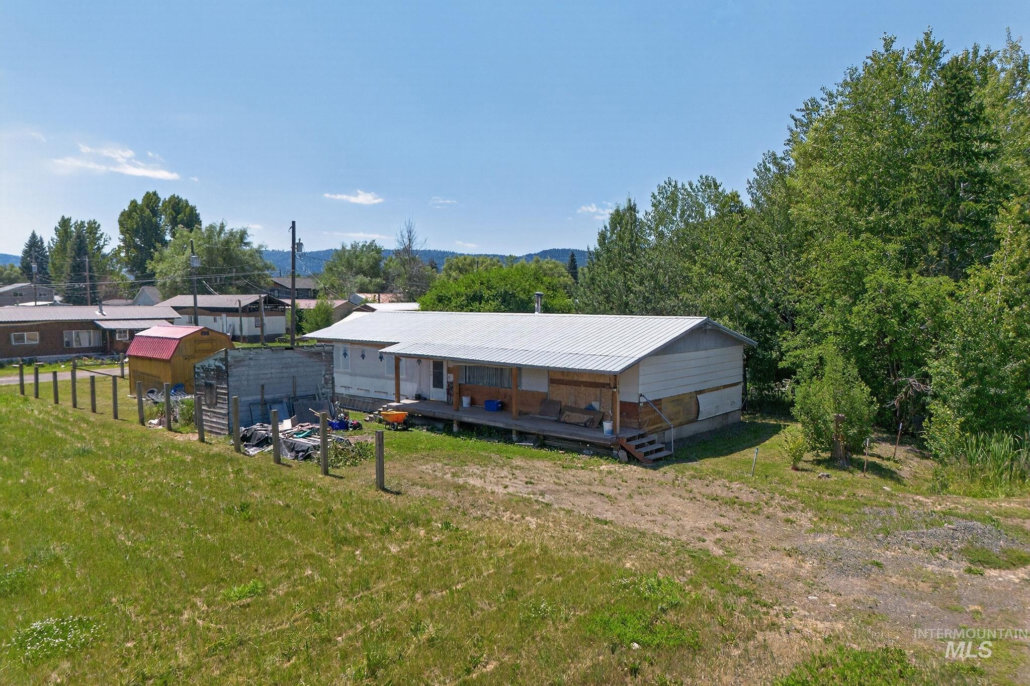 213 Katherine St Property Photo 39