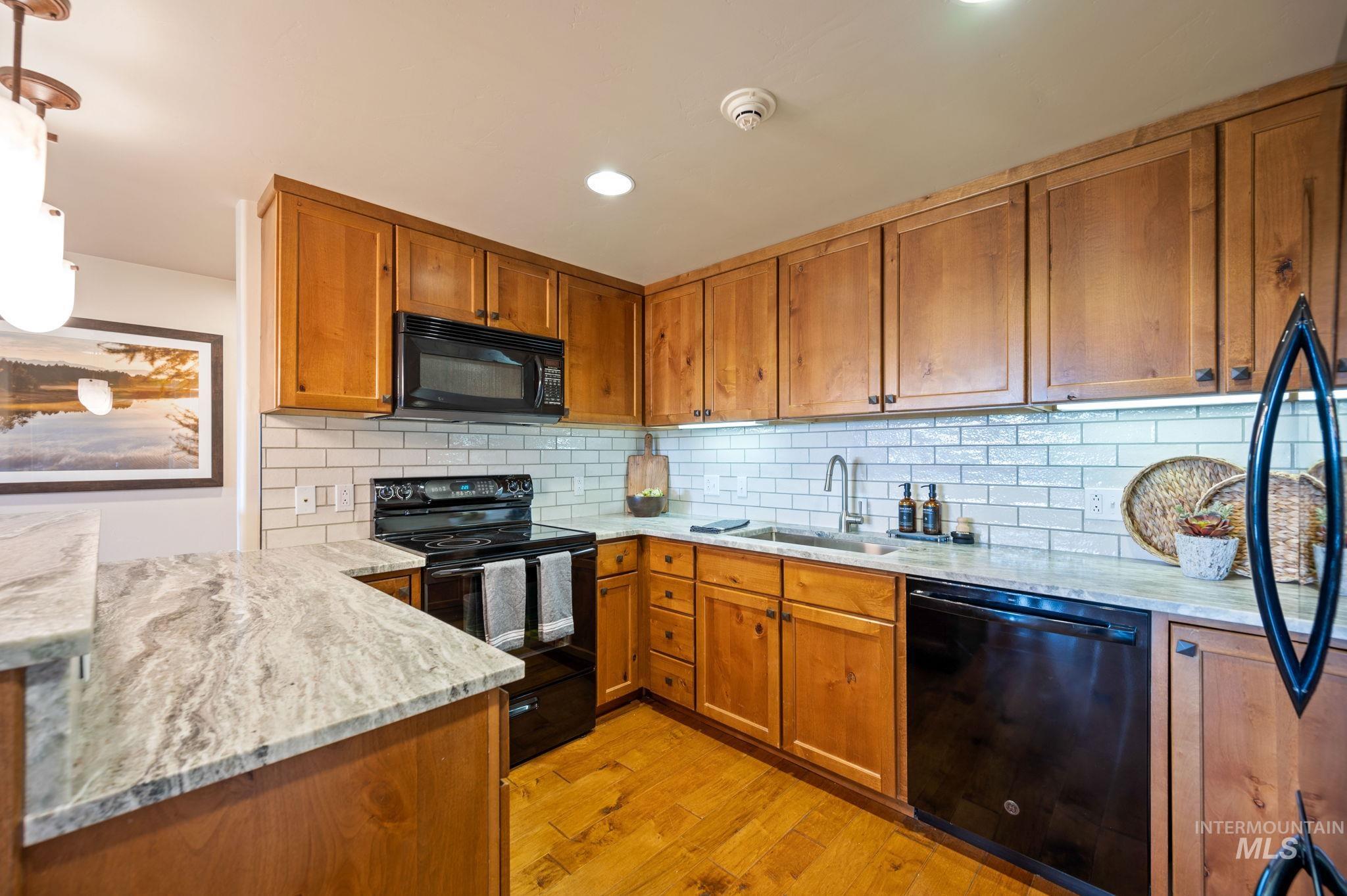 75 Arling Center Ct Property Photo 12