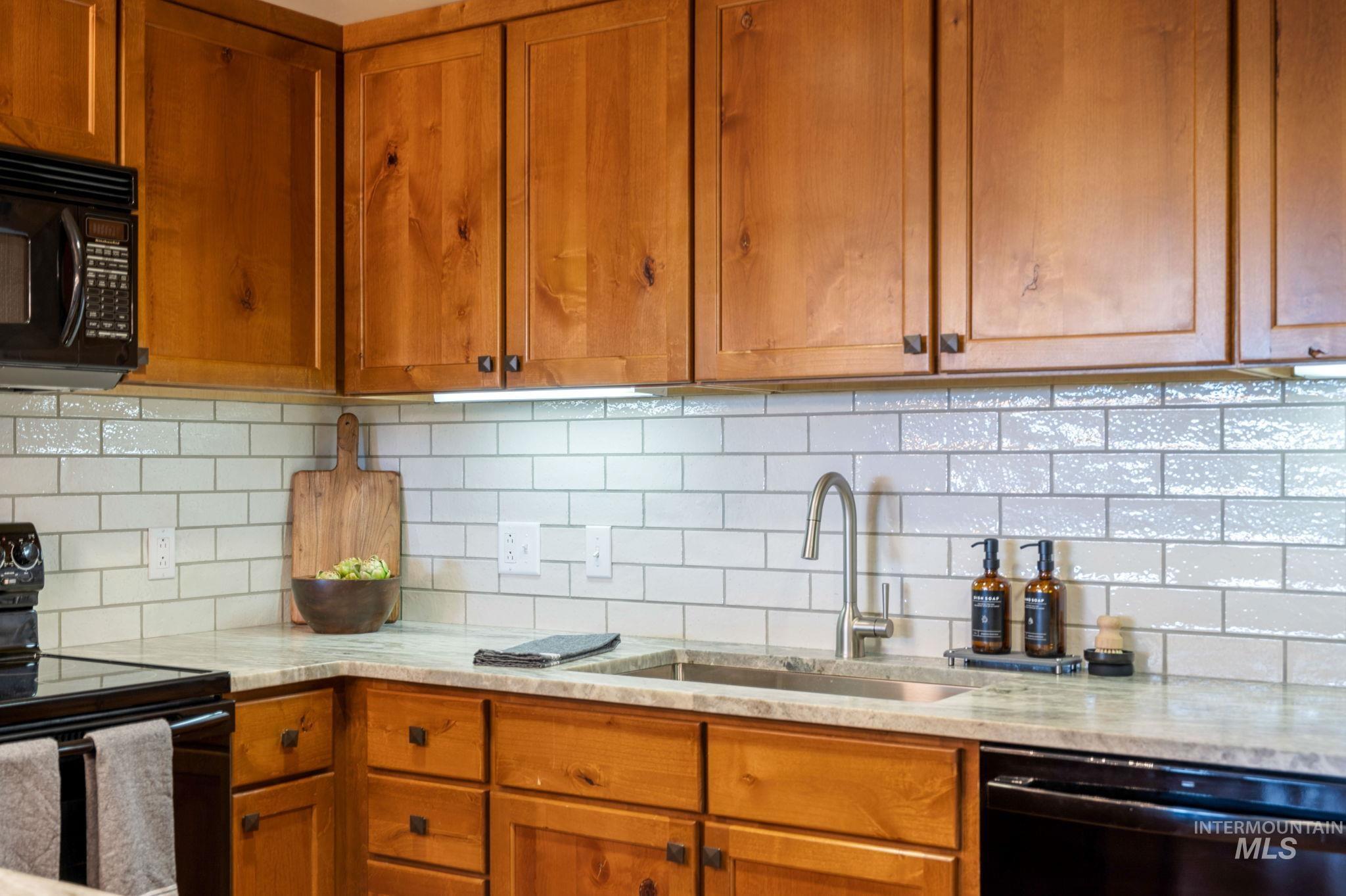 75 Arling Center Ct Property Photo 13