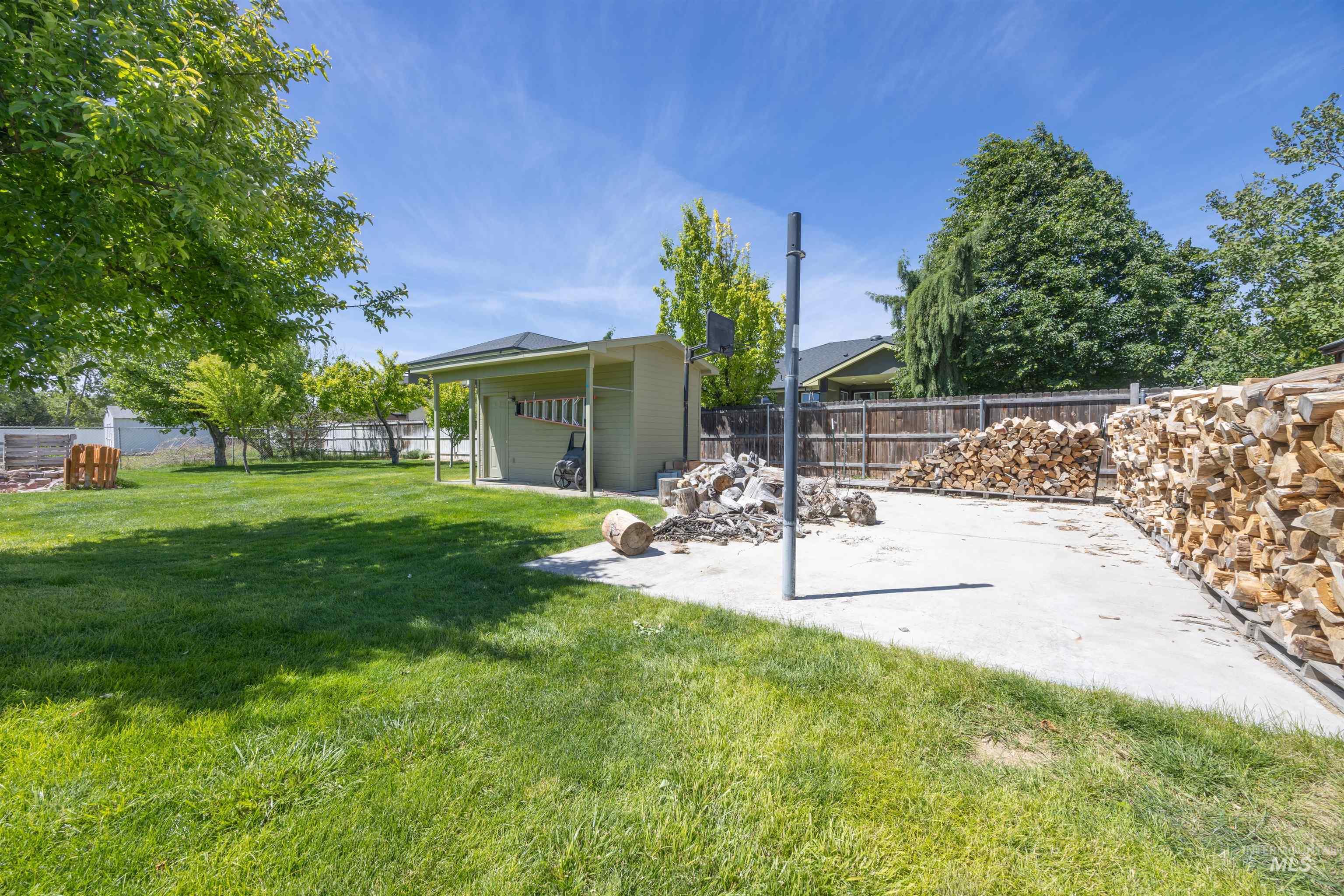 915 S Camas Street Property Photo 43