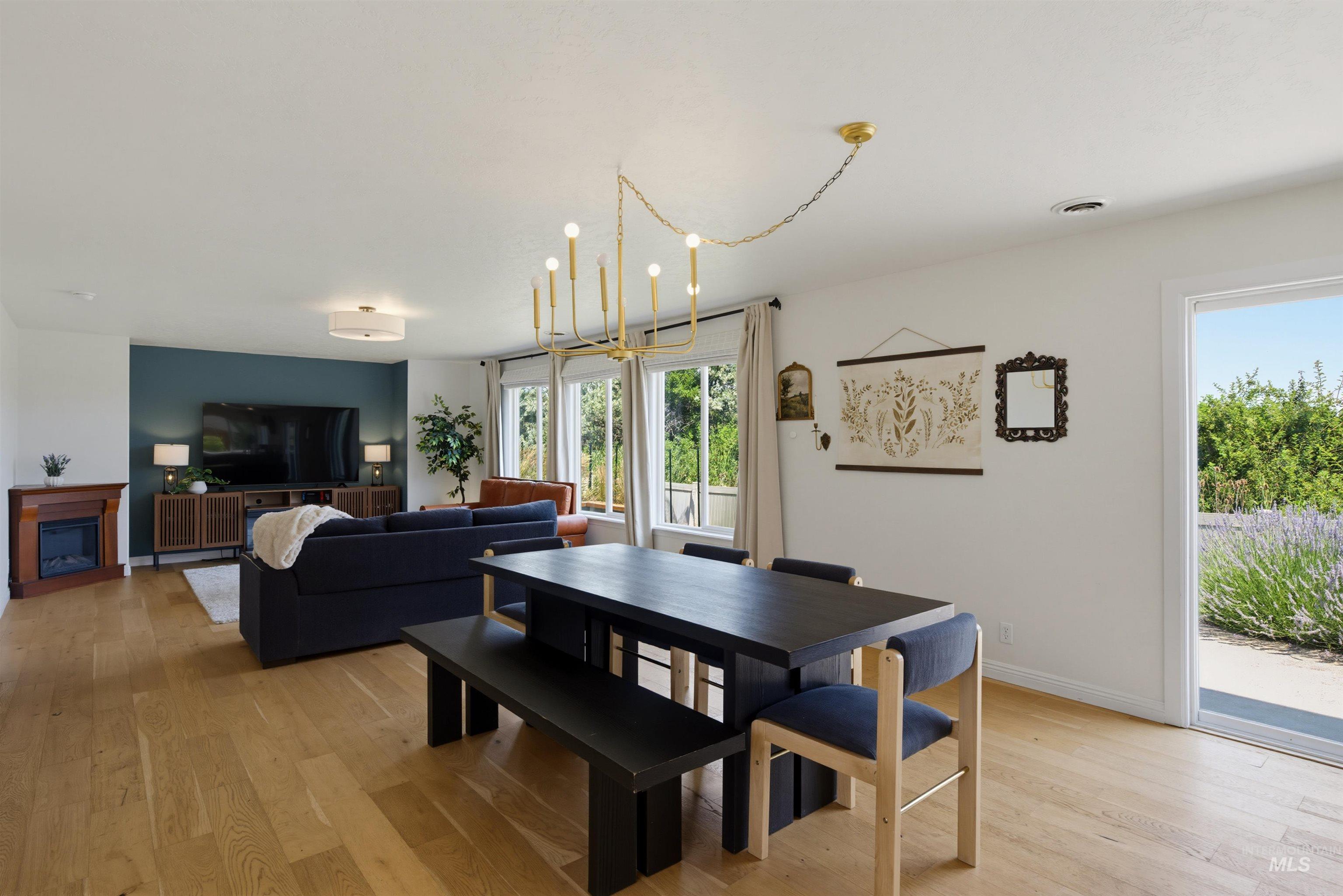 6124 S Sea Breeze Way Property Photo 9