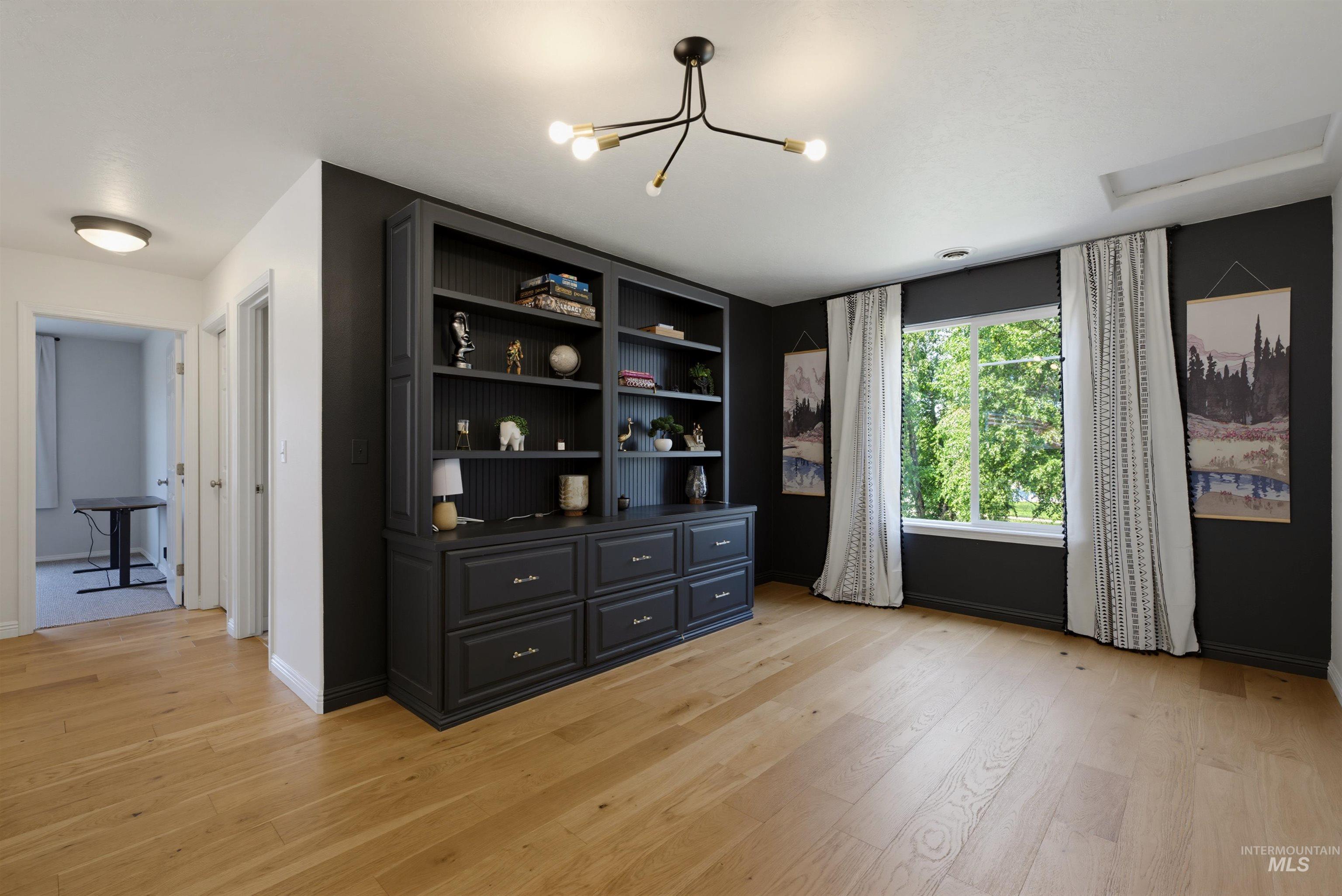 6124 S Sea Breeze Way Property Photo 15
