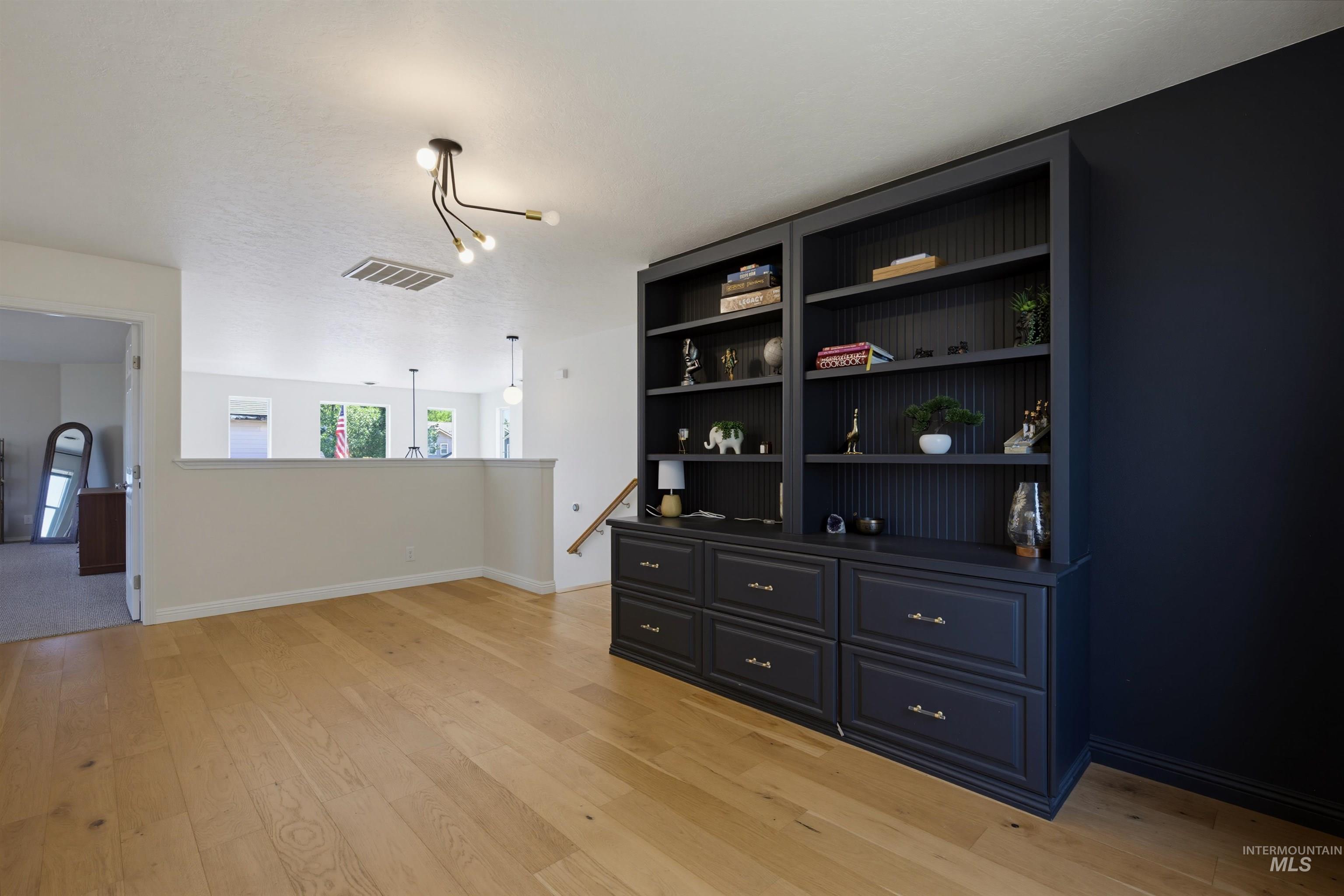 6124 S Sea Breeze Way Property Photo 16