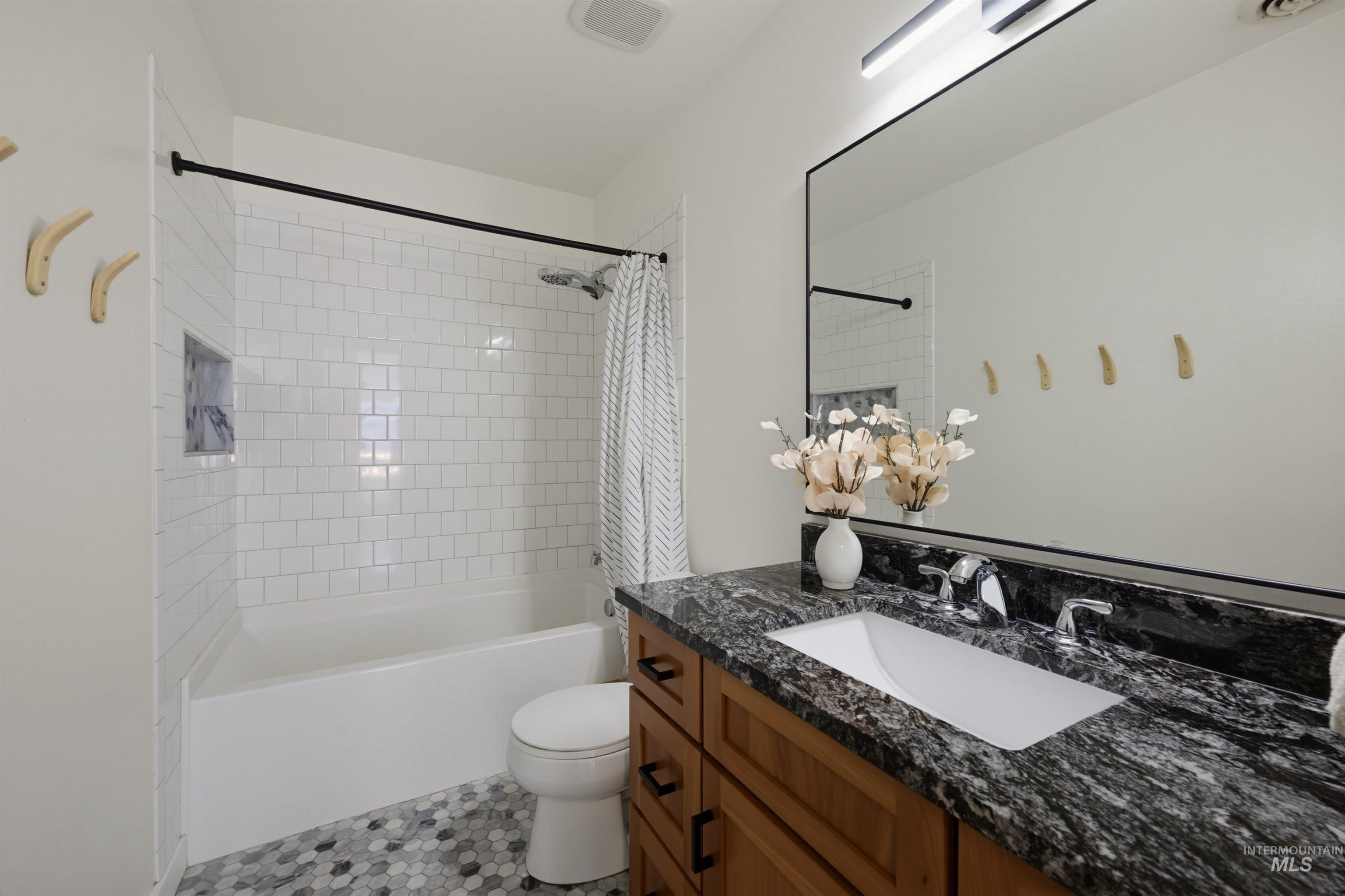 6124 S Sea Breeze Way Property Photo 22
