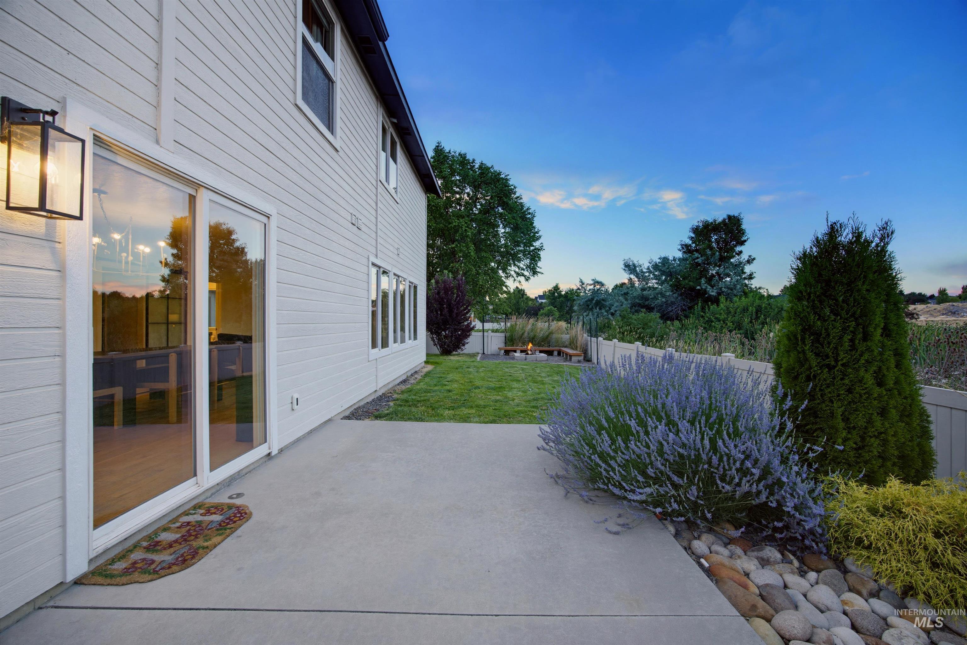 6124 S Sea Breeze Way Property Photo 25