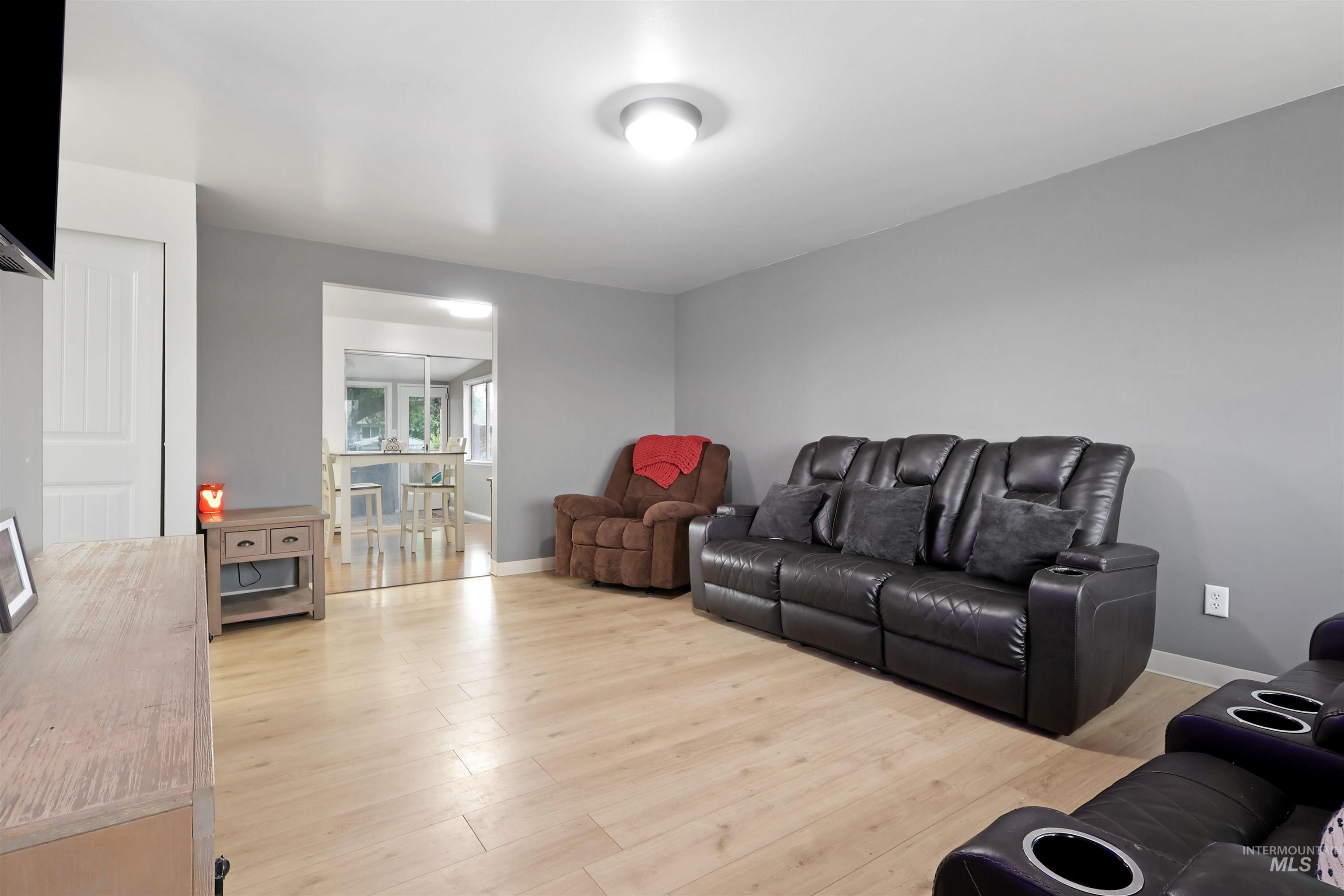 2631 Park Ave Property Photo 5