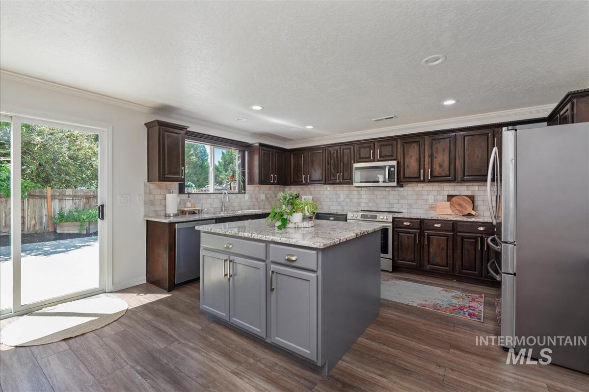 369 E Willow Creek Dr Property Photo 11