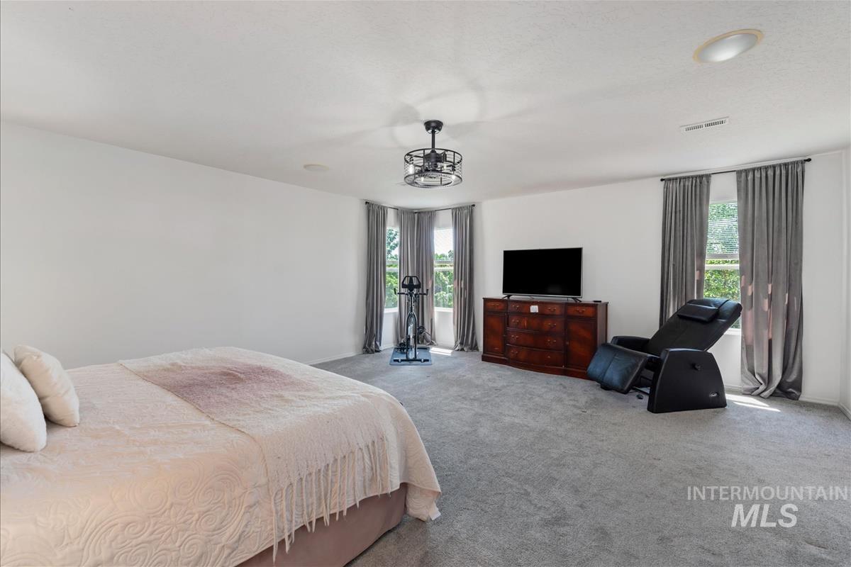 369 E Willow Creek Dr Property Photo 16