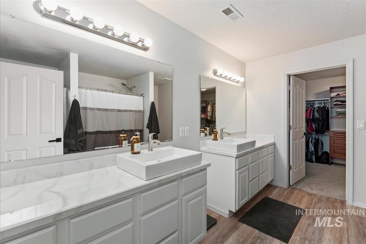 369 E Willow Creek Dr Property Photo 17