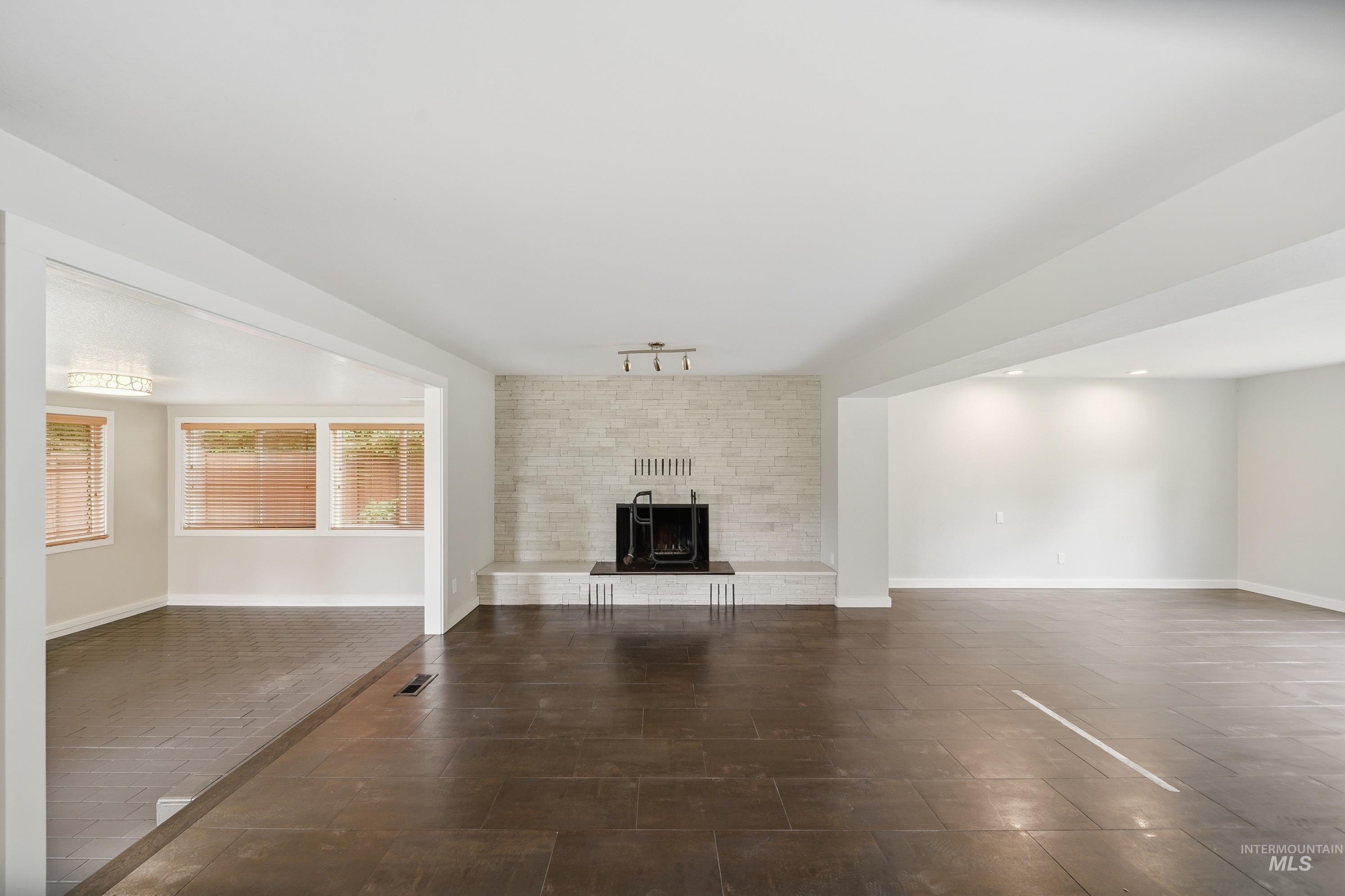 723 N Spyglass Way Property Photo 3