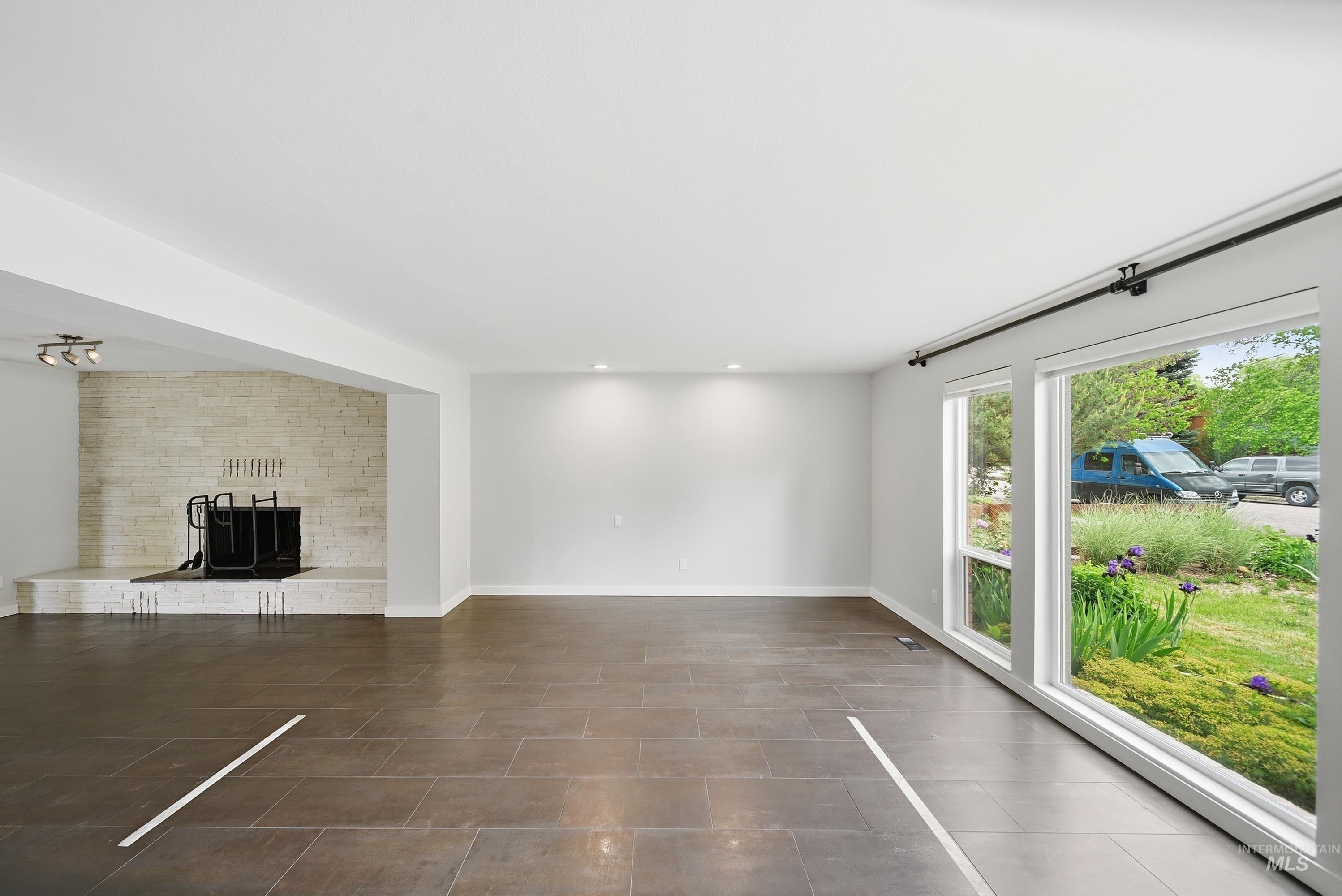 723 N Spyglass Way Property Photo 8