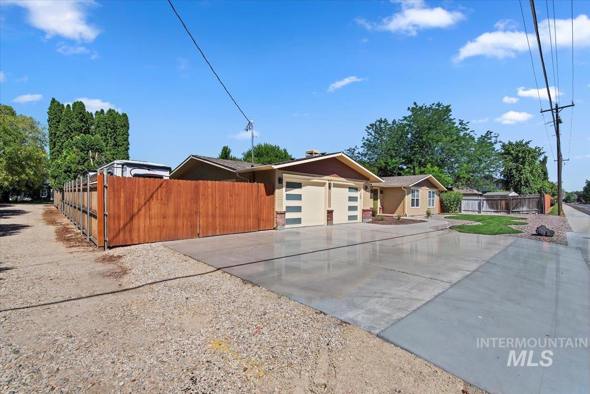 935 N Edgewood Lane Property Photo 3