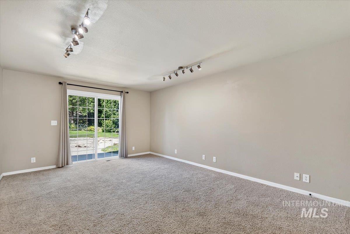 935 N Edgewood Lane Property Photo 23