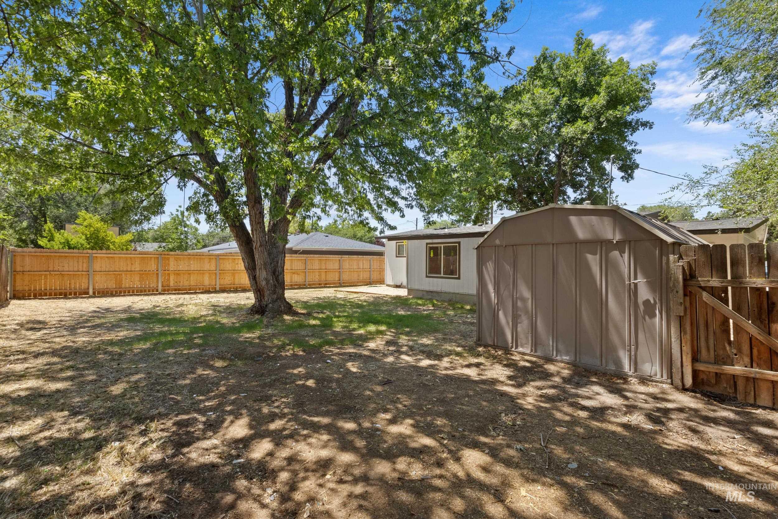 1324 Bonneville St Property Photo 29