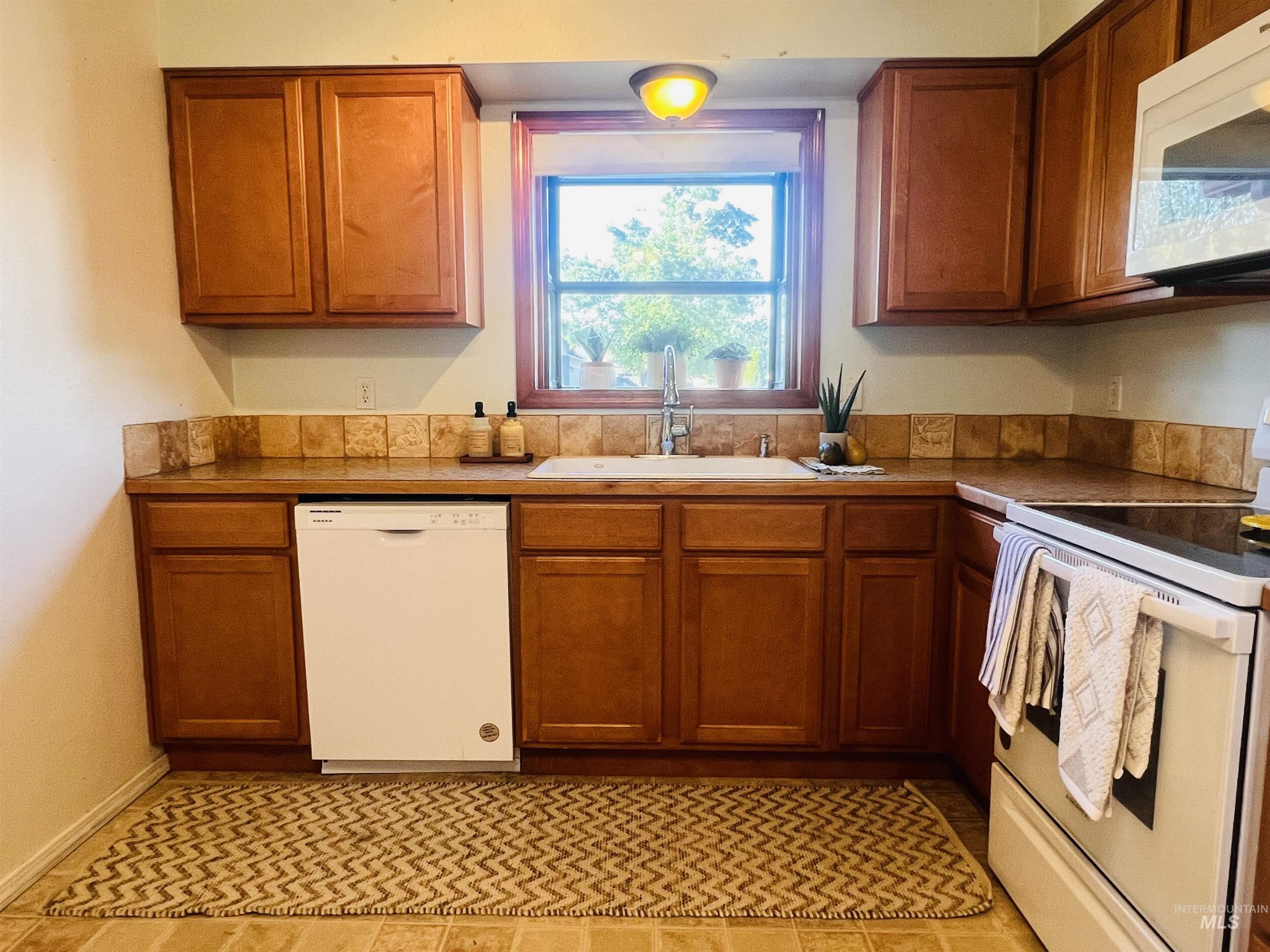 8763 W Austin St. Property Photo 8