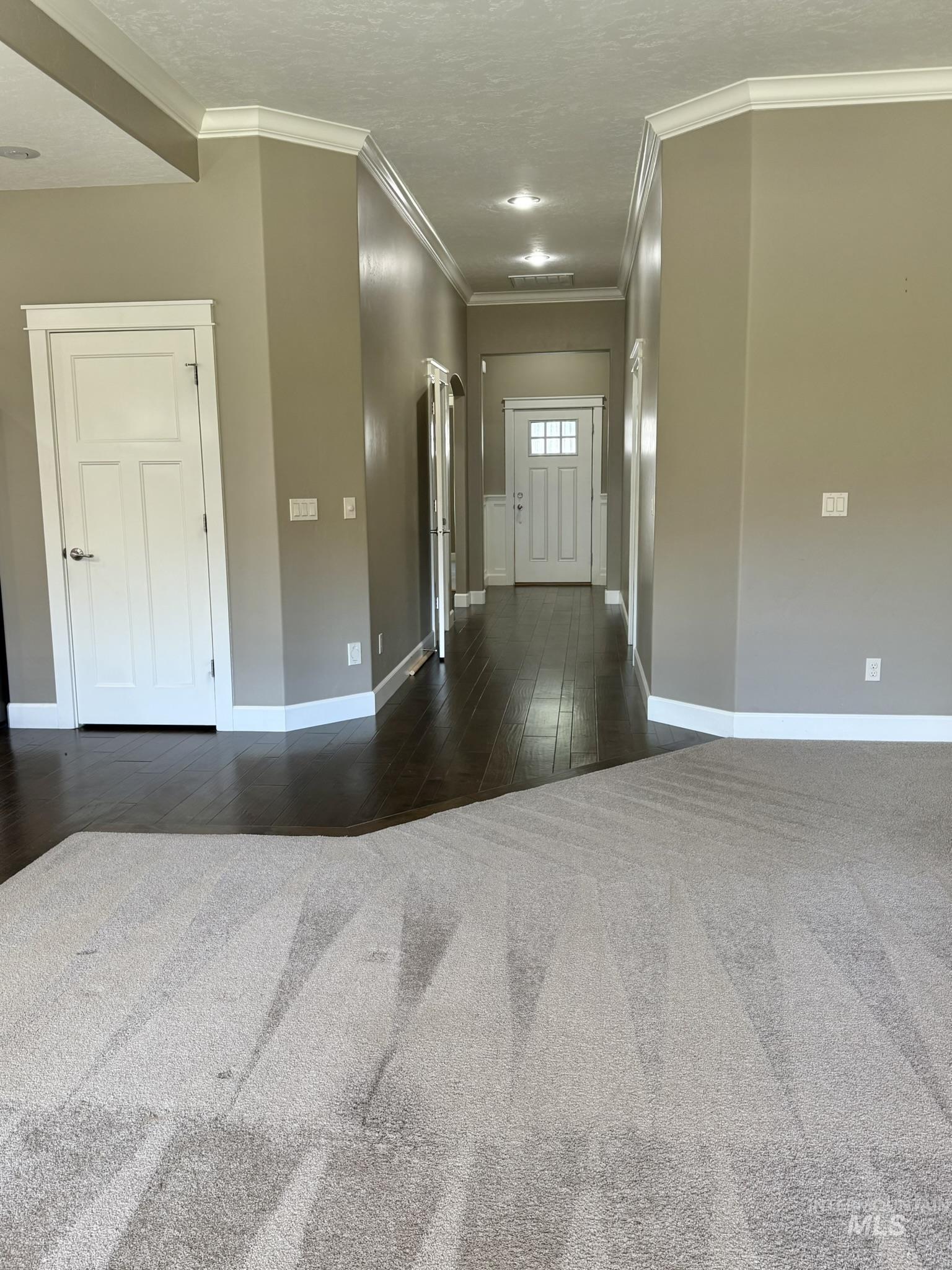 1106 S Spring Valley Dr Property Photo 6