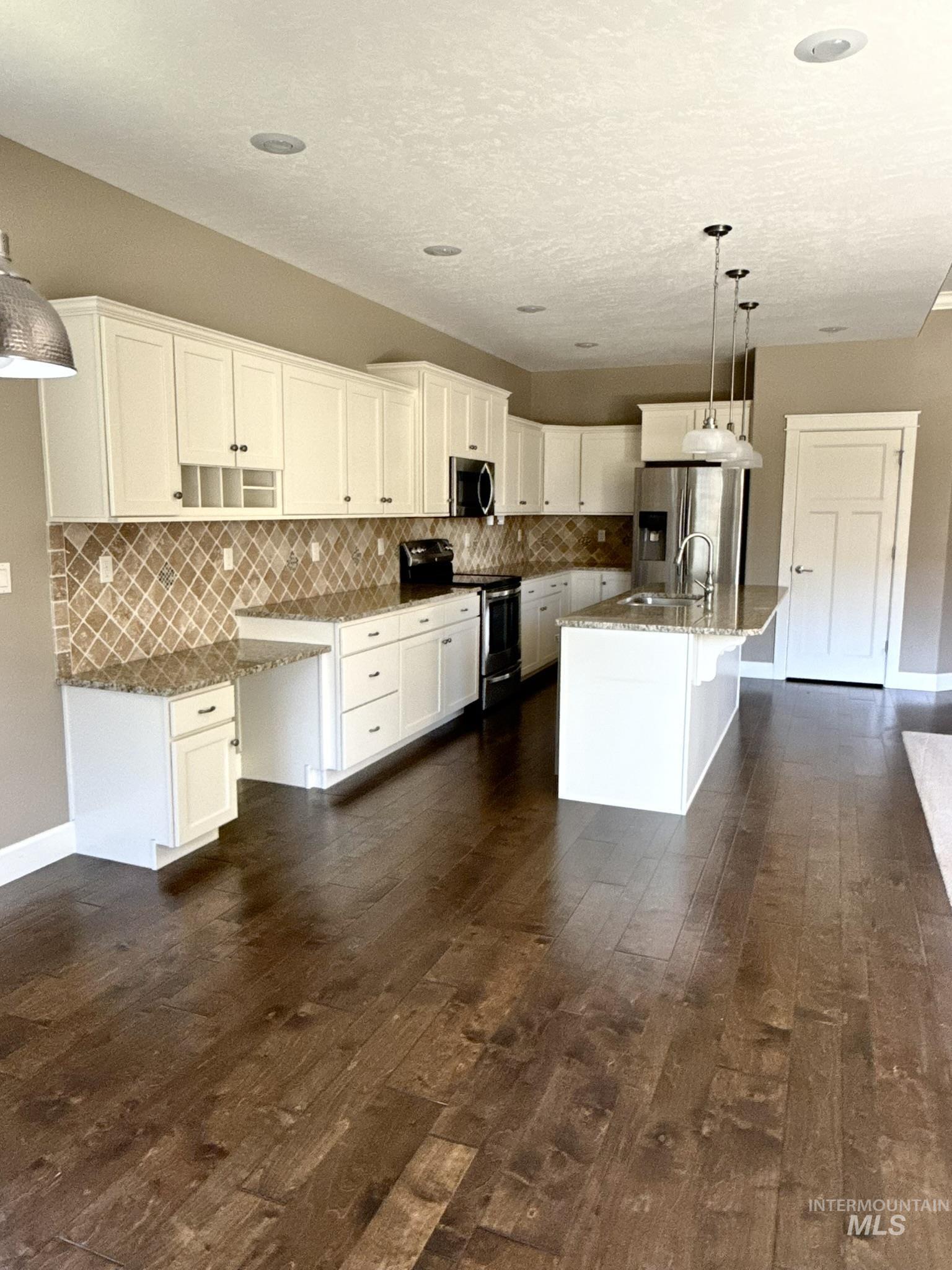 1106 S Spring Valley Dr Property Photo 17