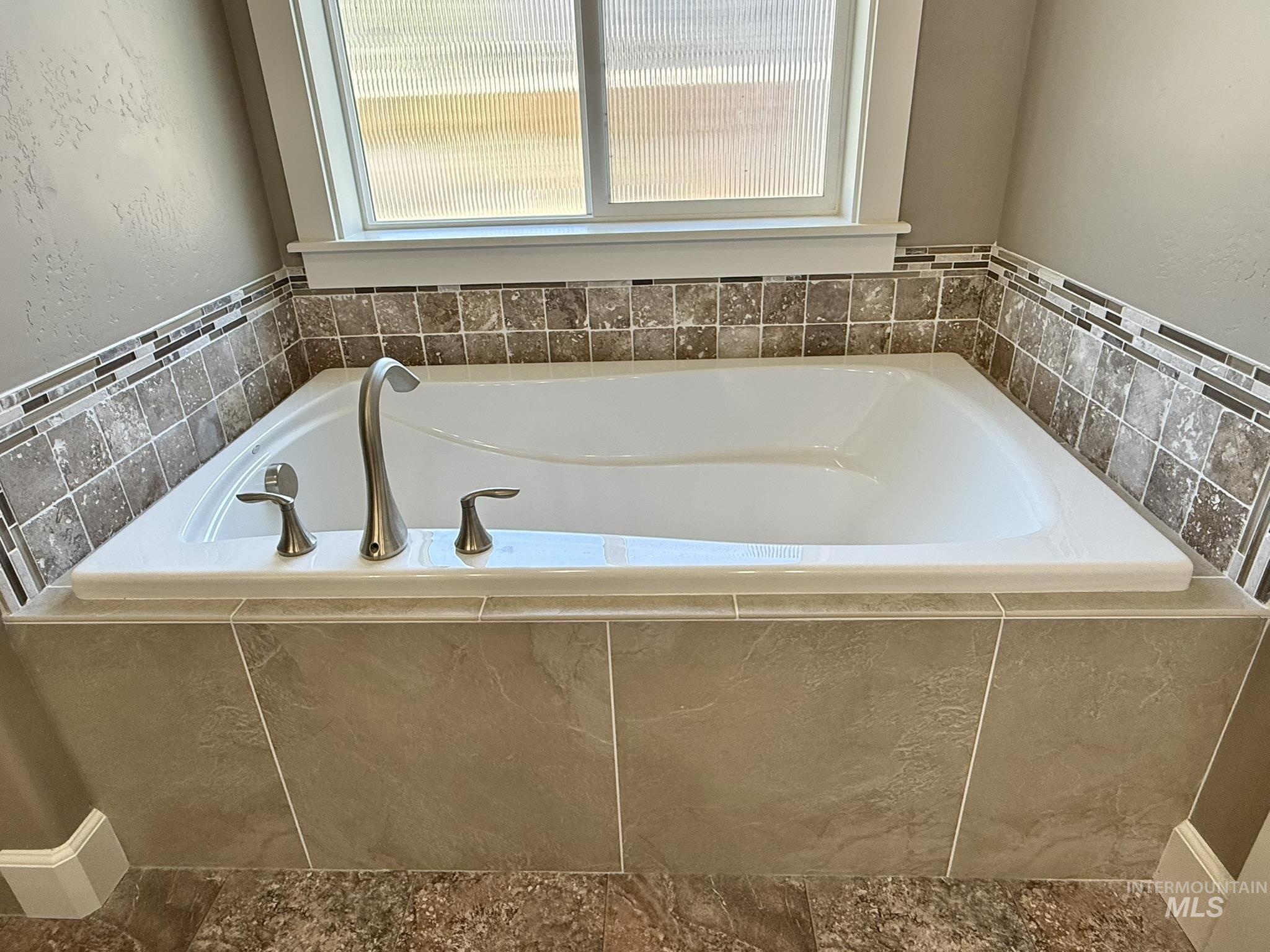 1106 S Spring Valley Dr Property Photo 33