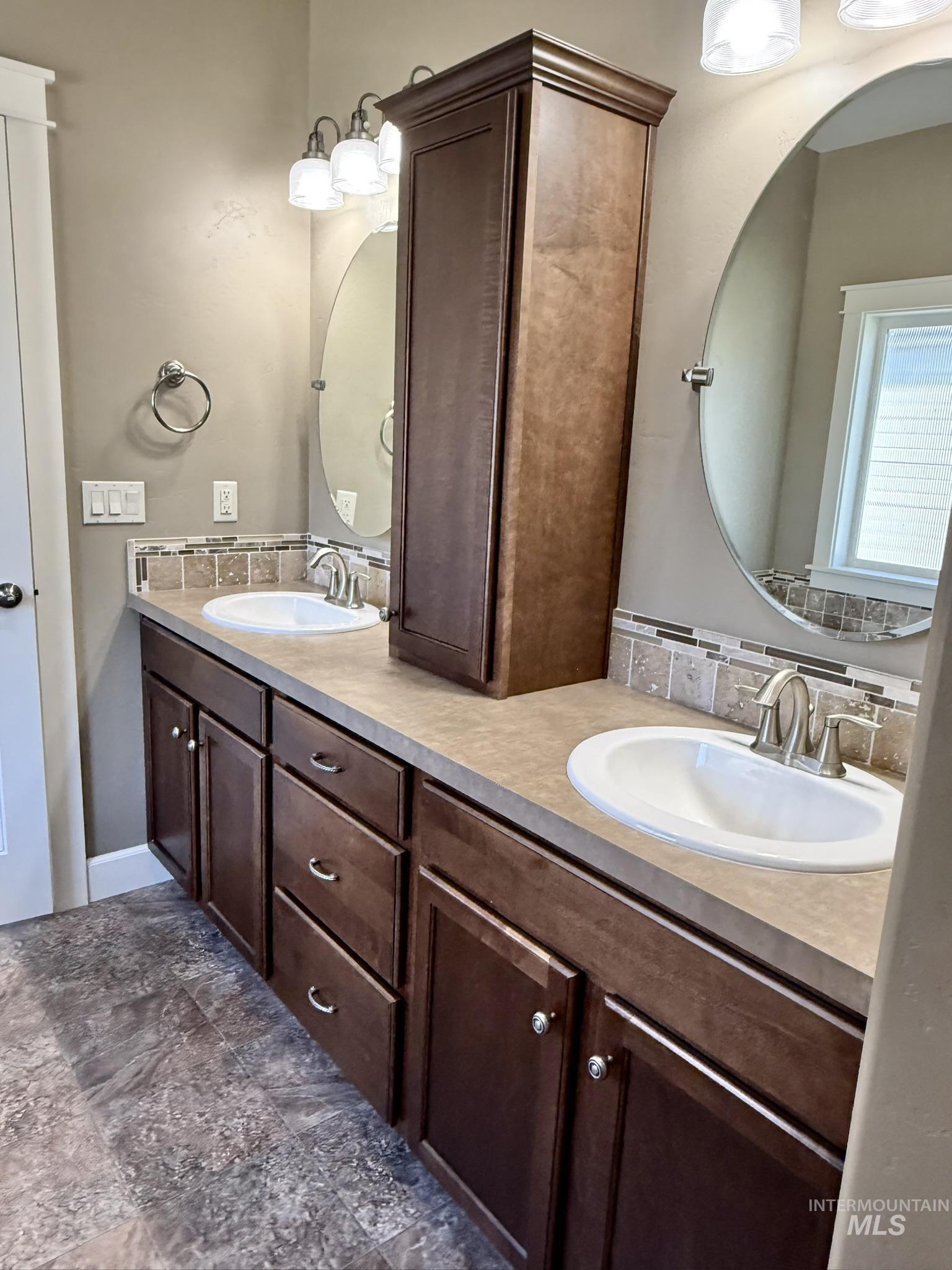 1106 S Spring Valley Dr Property Photo 36