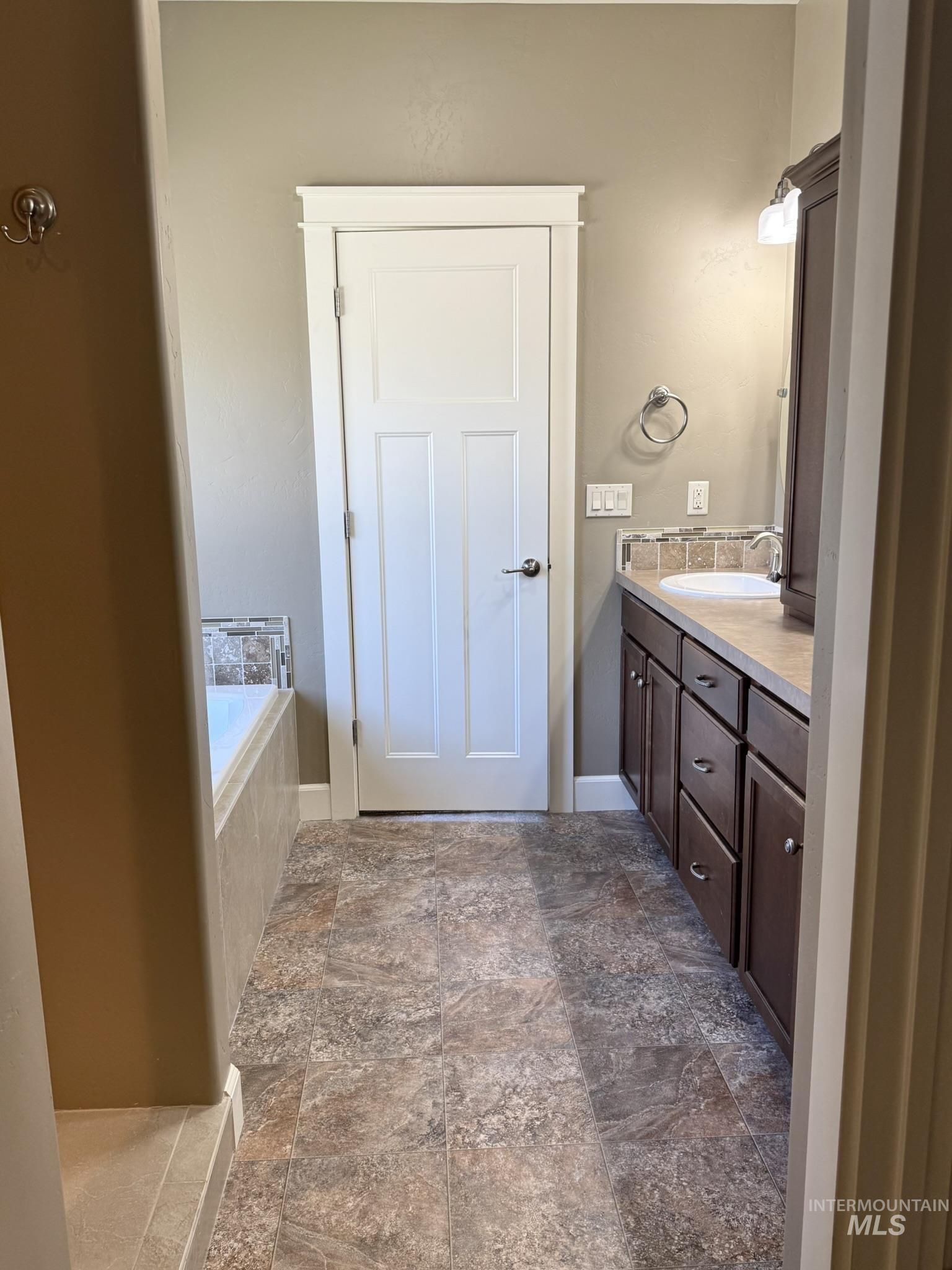 1106 S Spring Valley Dr Property Photo 37