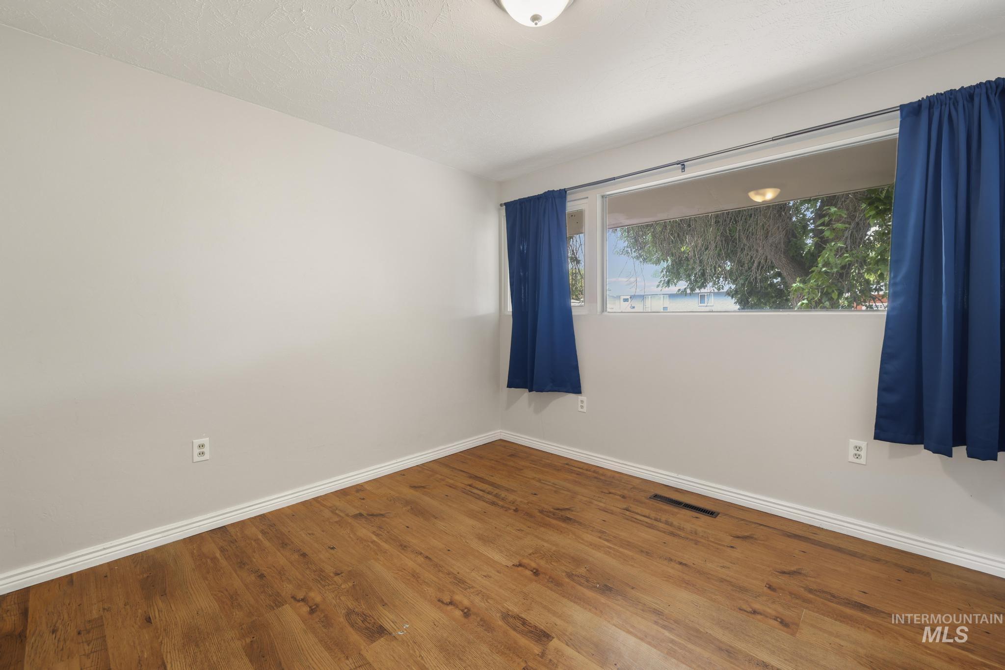 2221 Conant Dr Property Photo 20
