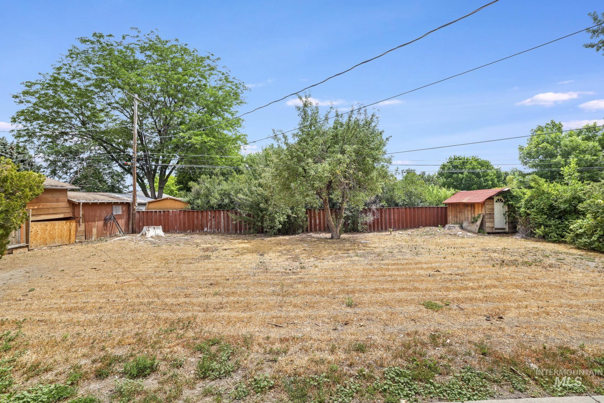 2221 Conant Dr Property Photo 32