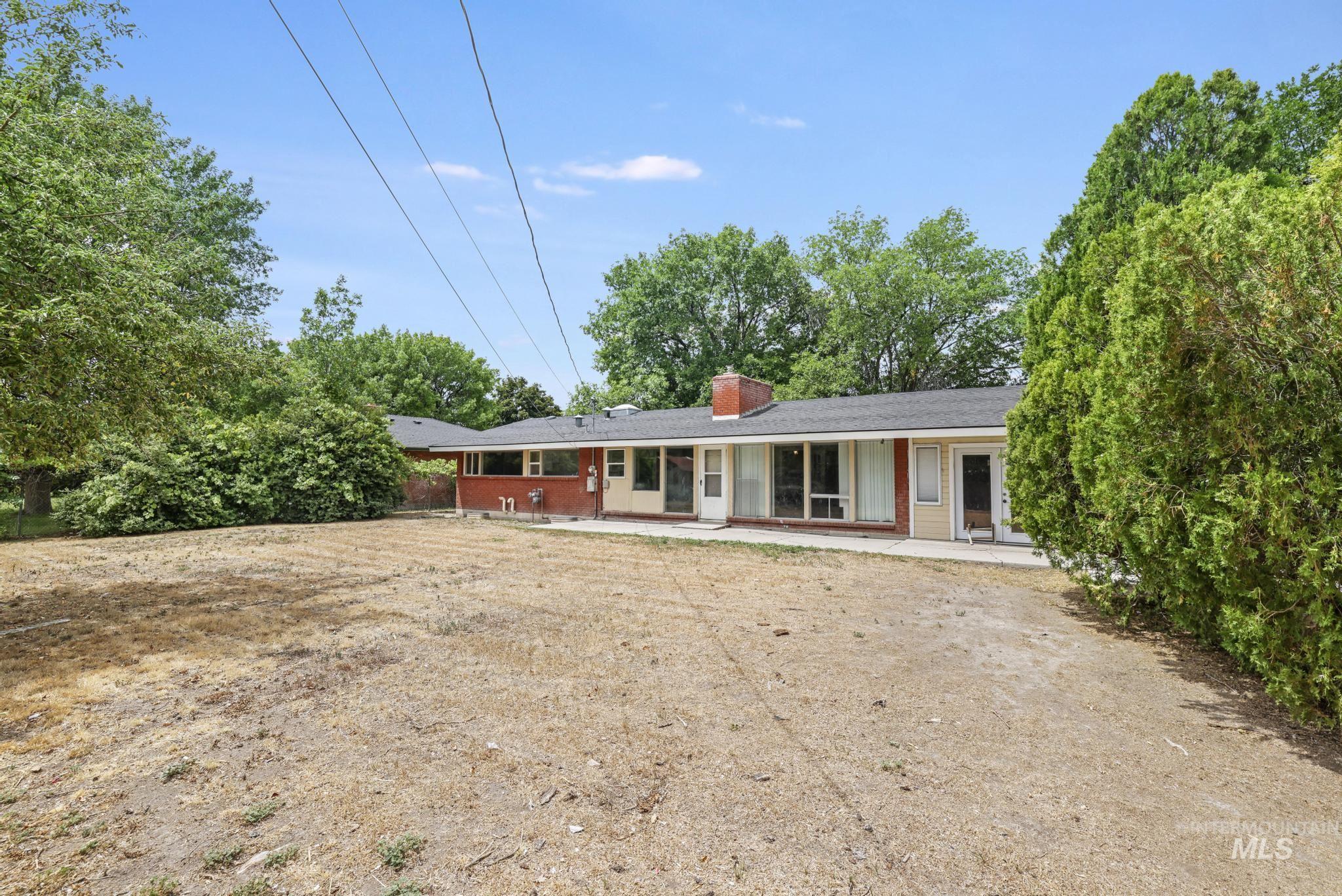 2221 Conant Dr Property Photo 33