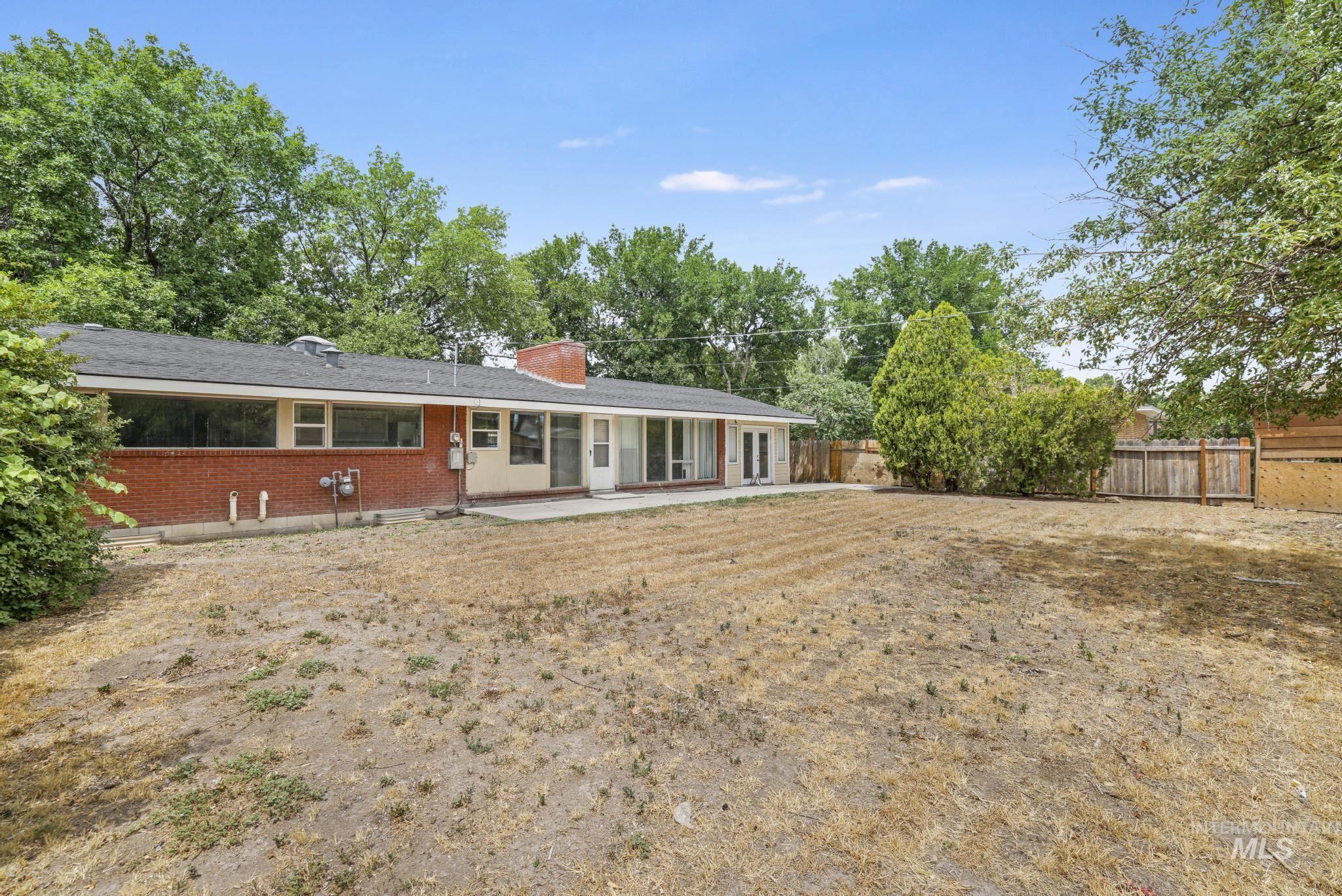 2221 Conant Dr Property Photo 34
