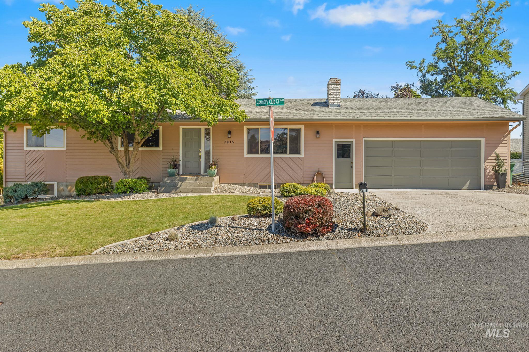 3615 Country Club Drive Property Photo 1