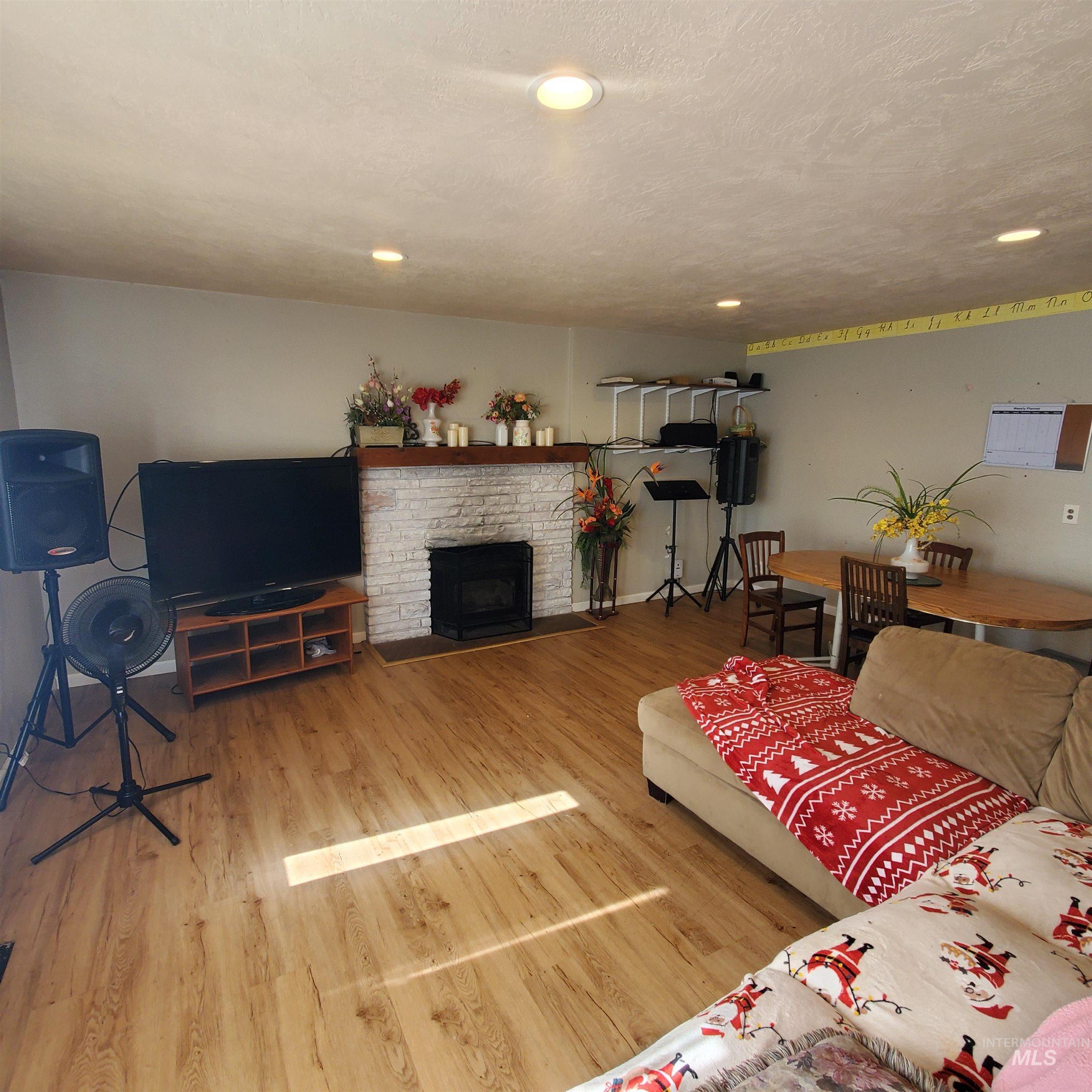 115 S Fern Property Photo 10