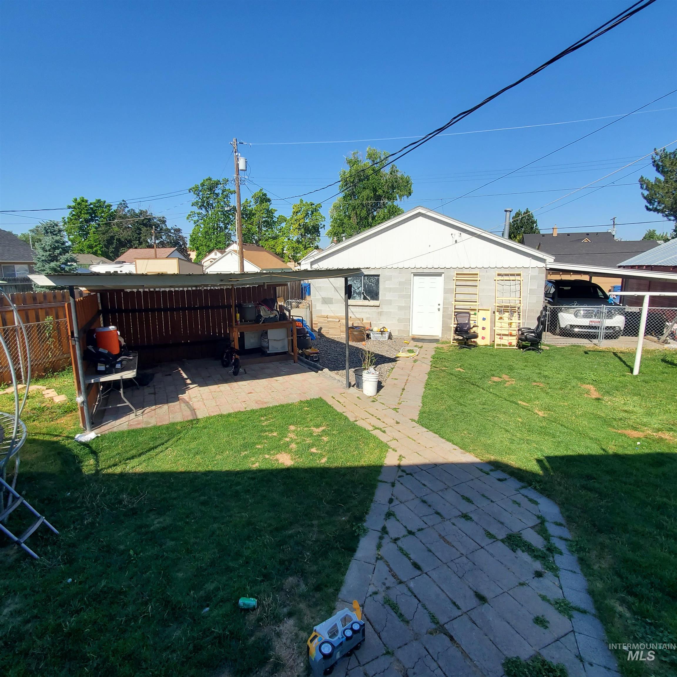 115 S Fern Property Photo 31