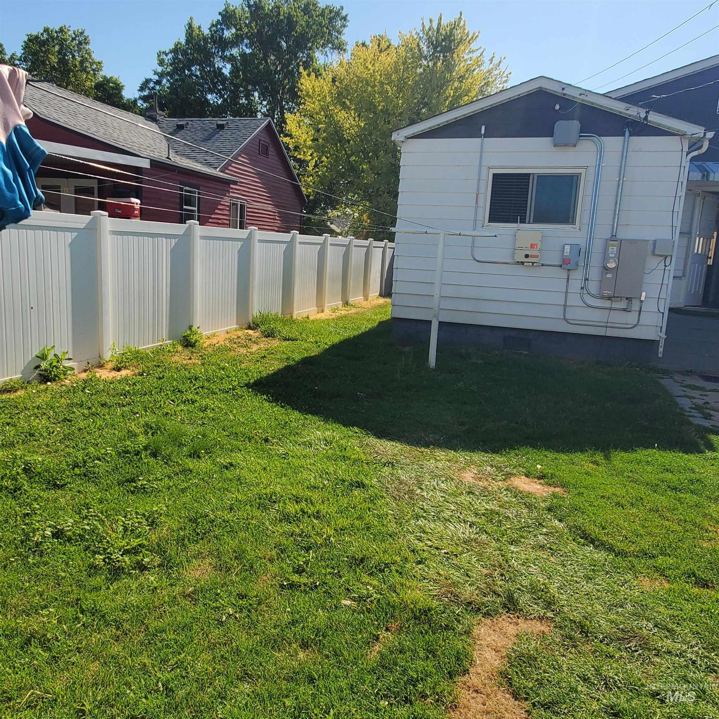 115 S Fern Property Photo 33