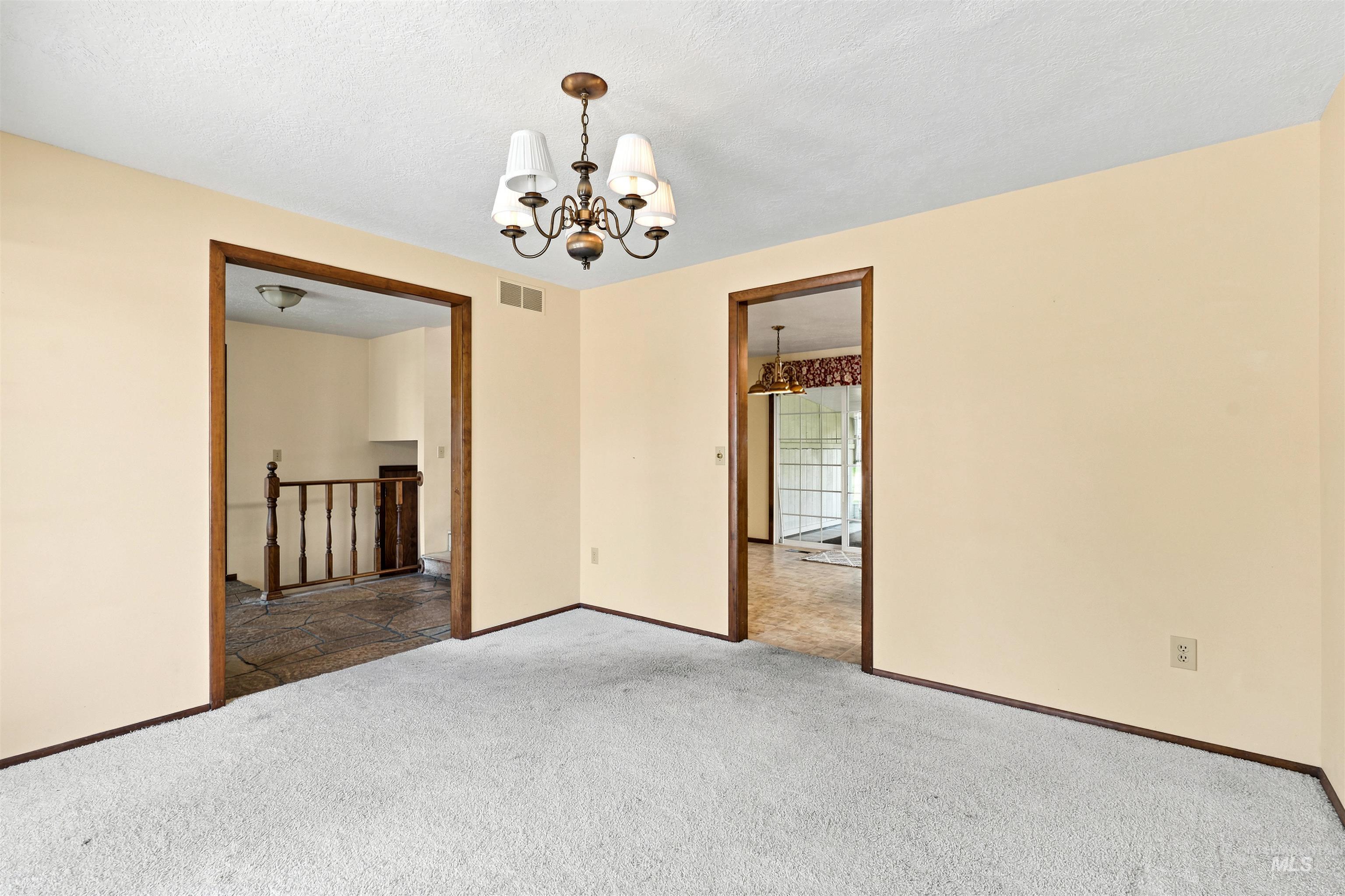 1237 E Cerramar Ct Property Photo 10
