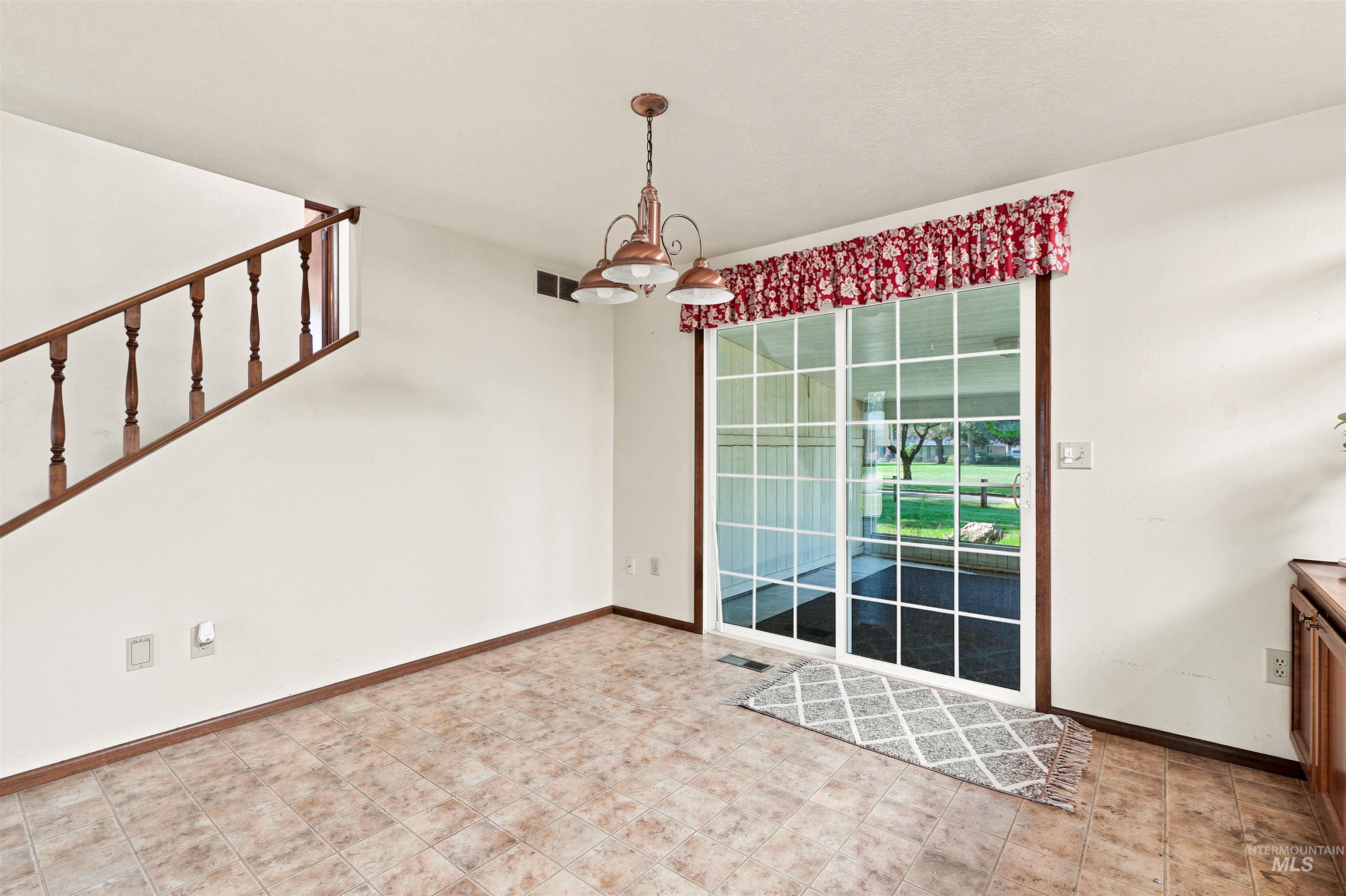 1237 E Cerramar Ct Property Photo 11