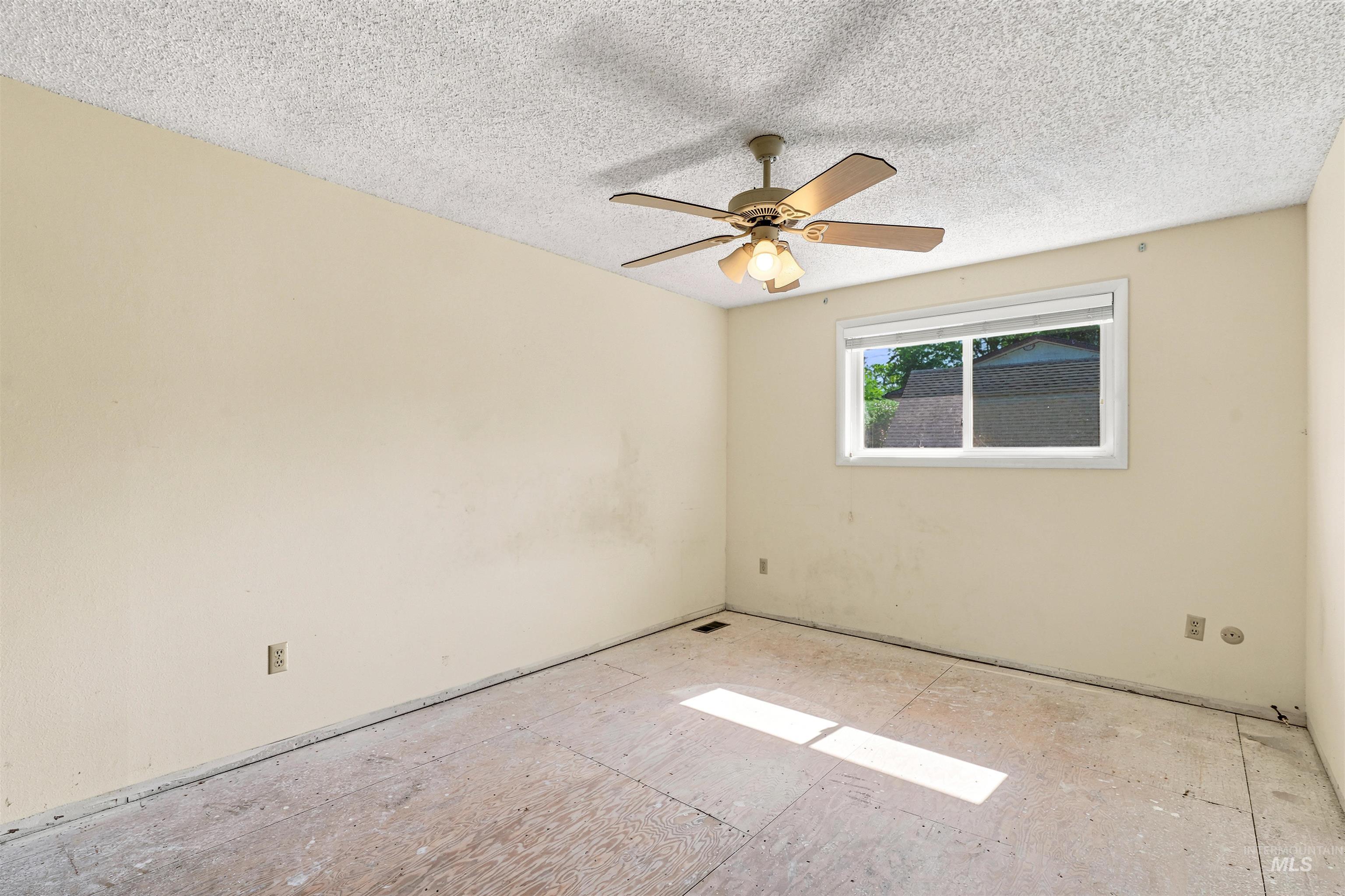 1237 E Cerramar Ct Property Photo 27