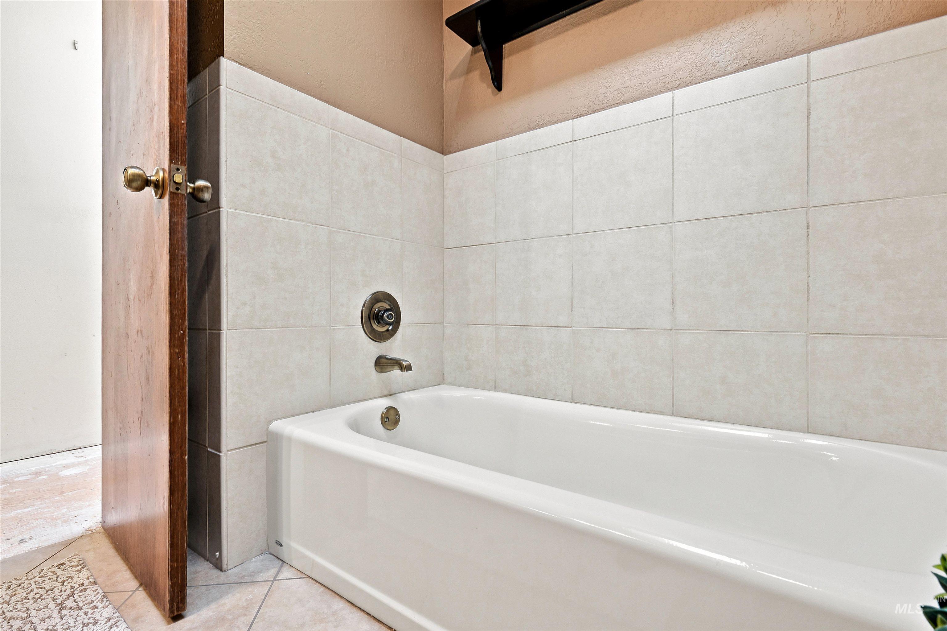 1237 E Cerramar Ct Property Photo 29