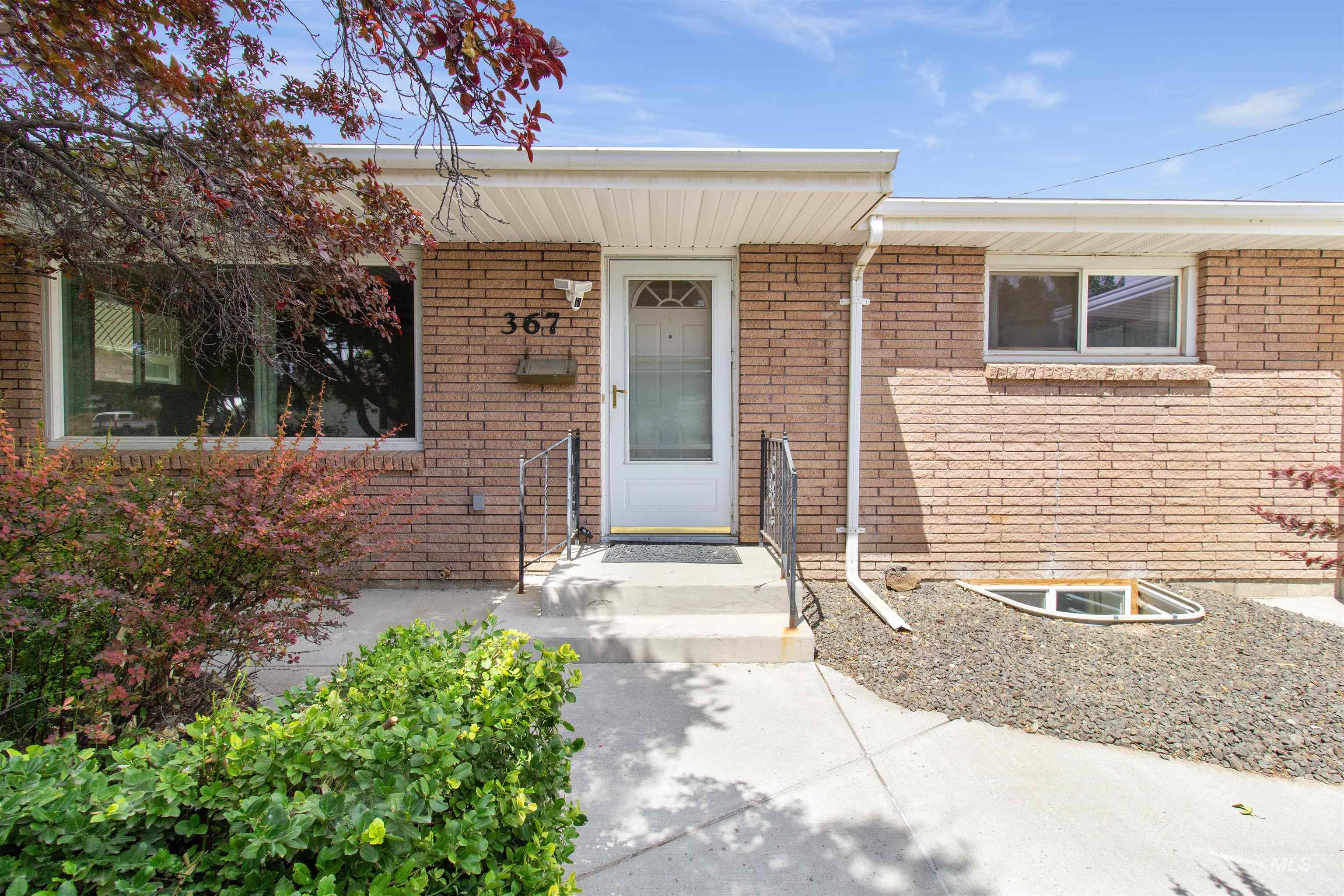 367 Ostrander St N Property Photo 1